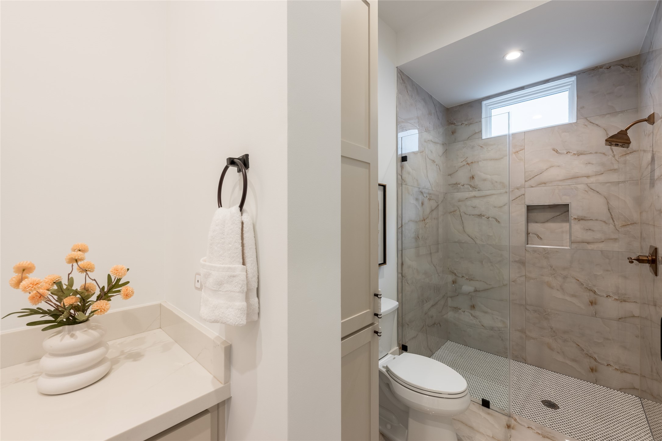 2817 Albans Road Property Photo 7