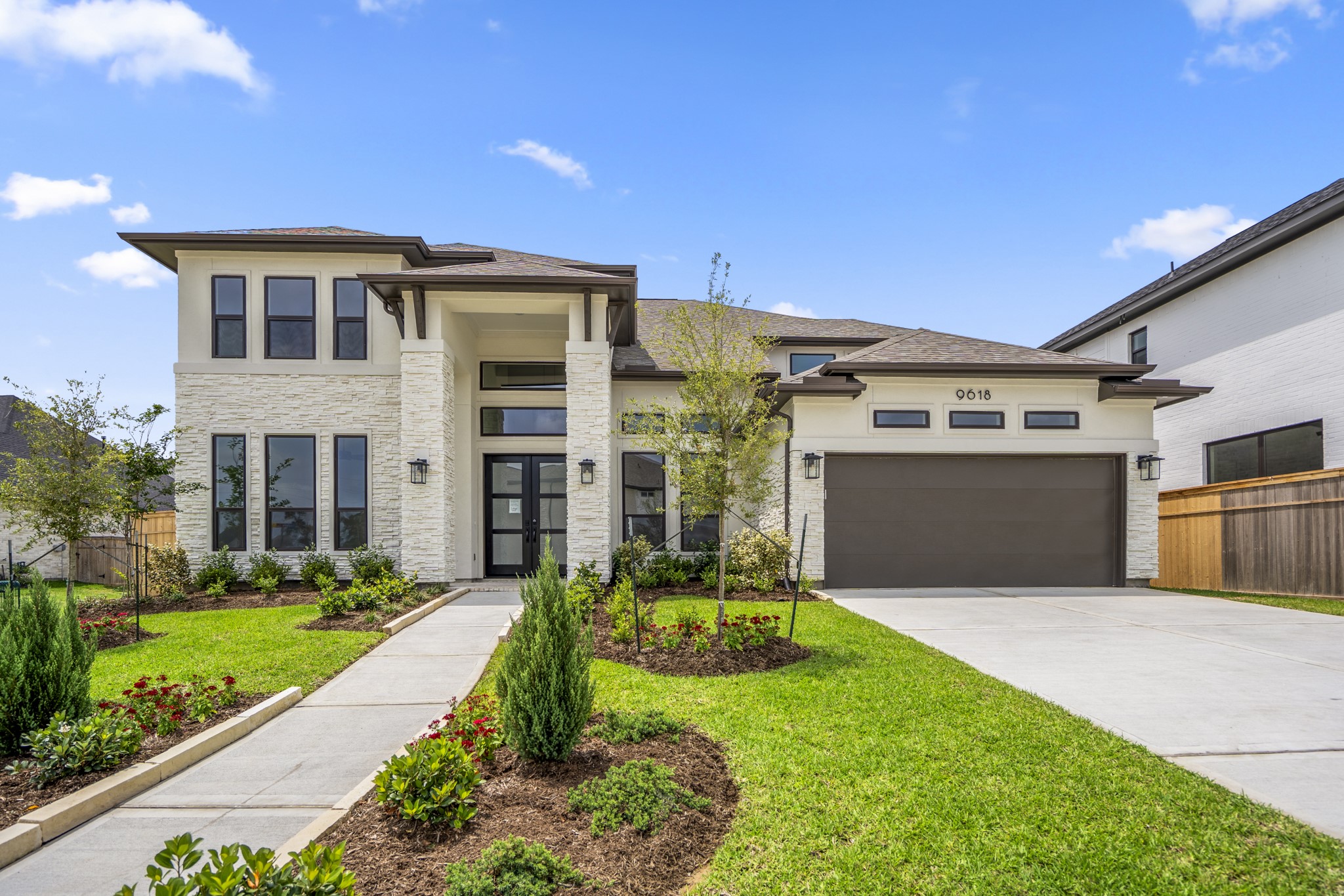 9618 Leafgate Court Property Photo 3