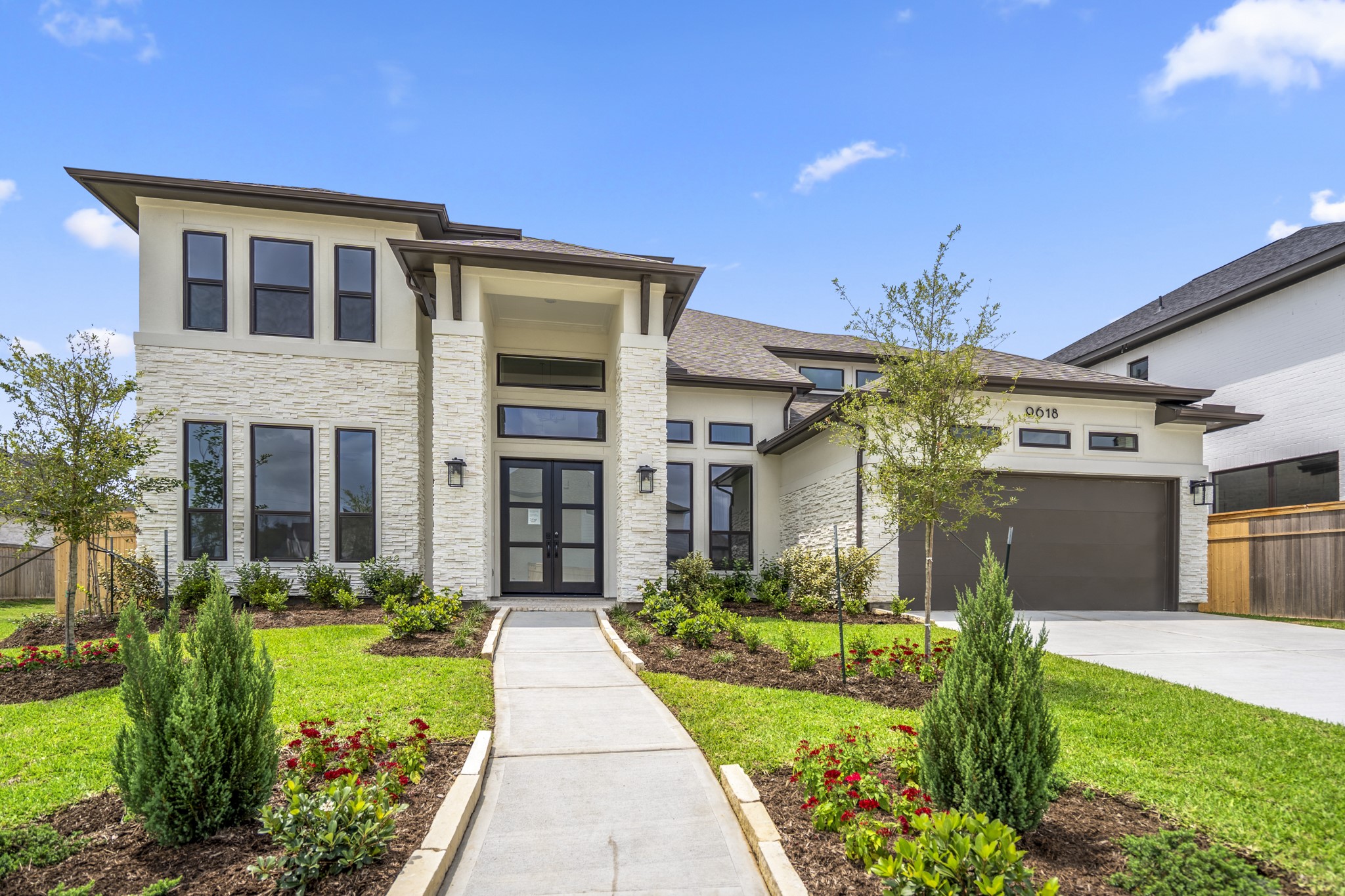 9618 Leafgate Court Property Photo 4