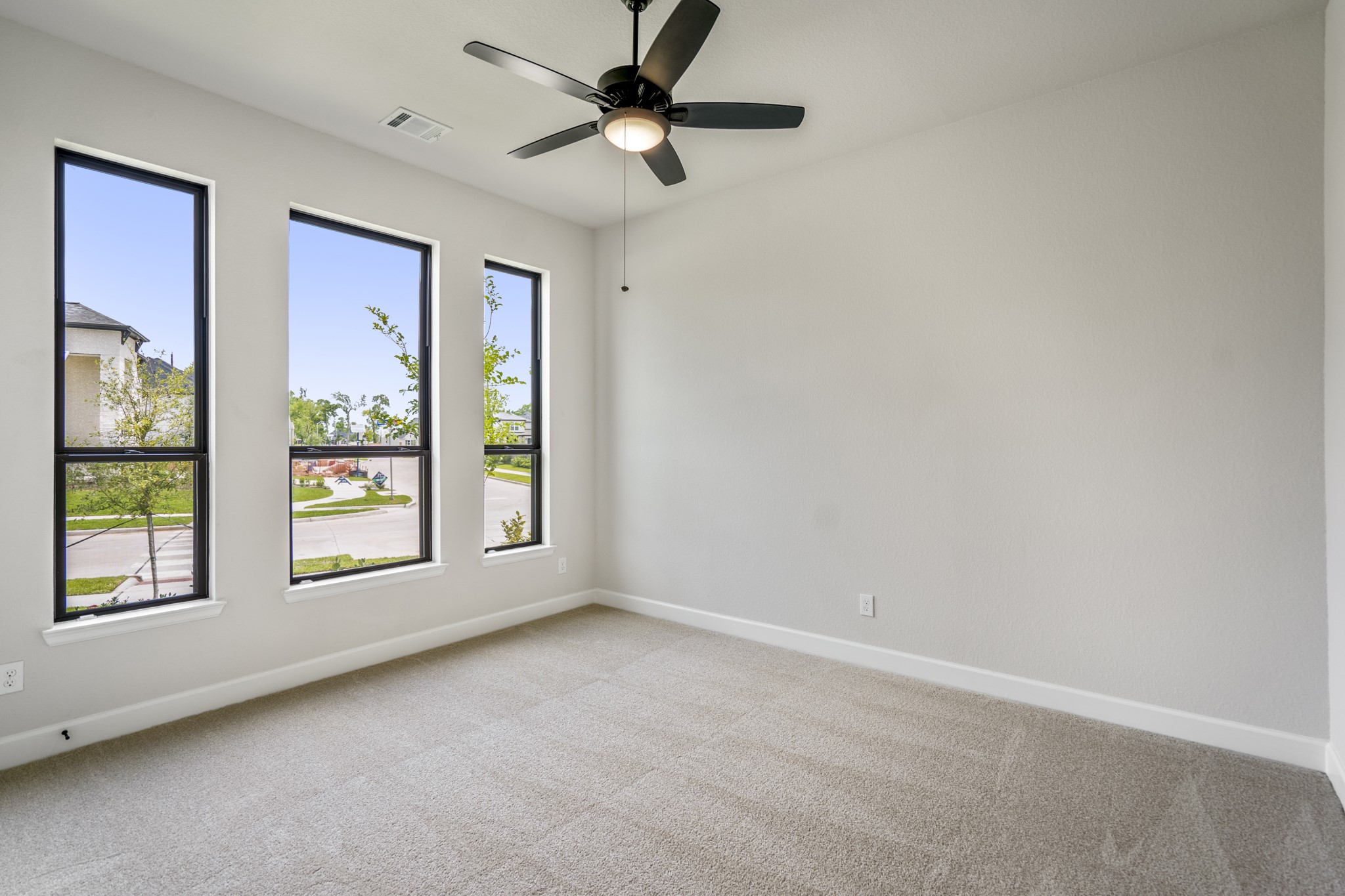 9618 Leafgate Court Property Photo 6