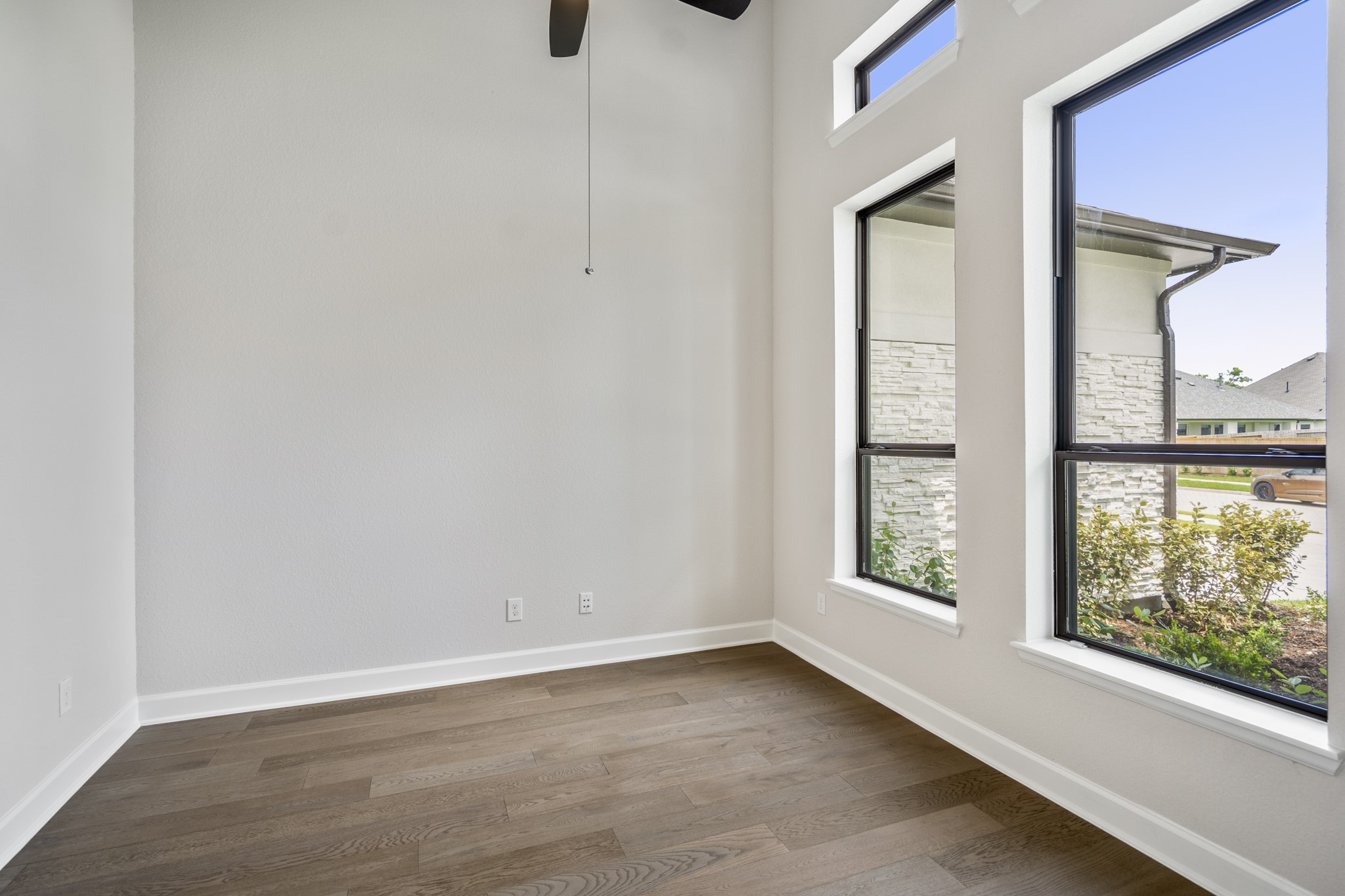 9618 Leafgate Court Property Photo 8