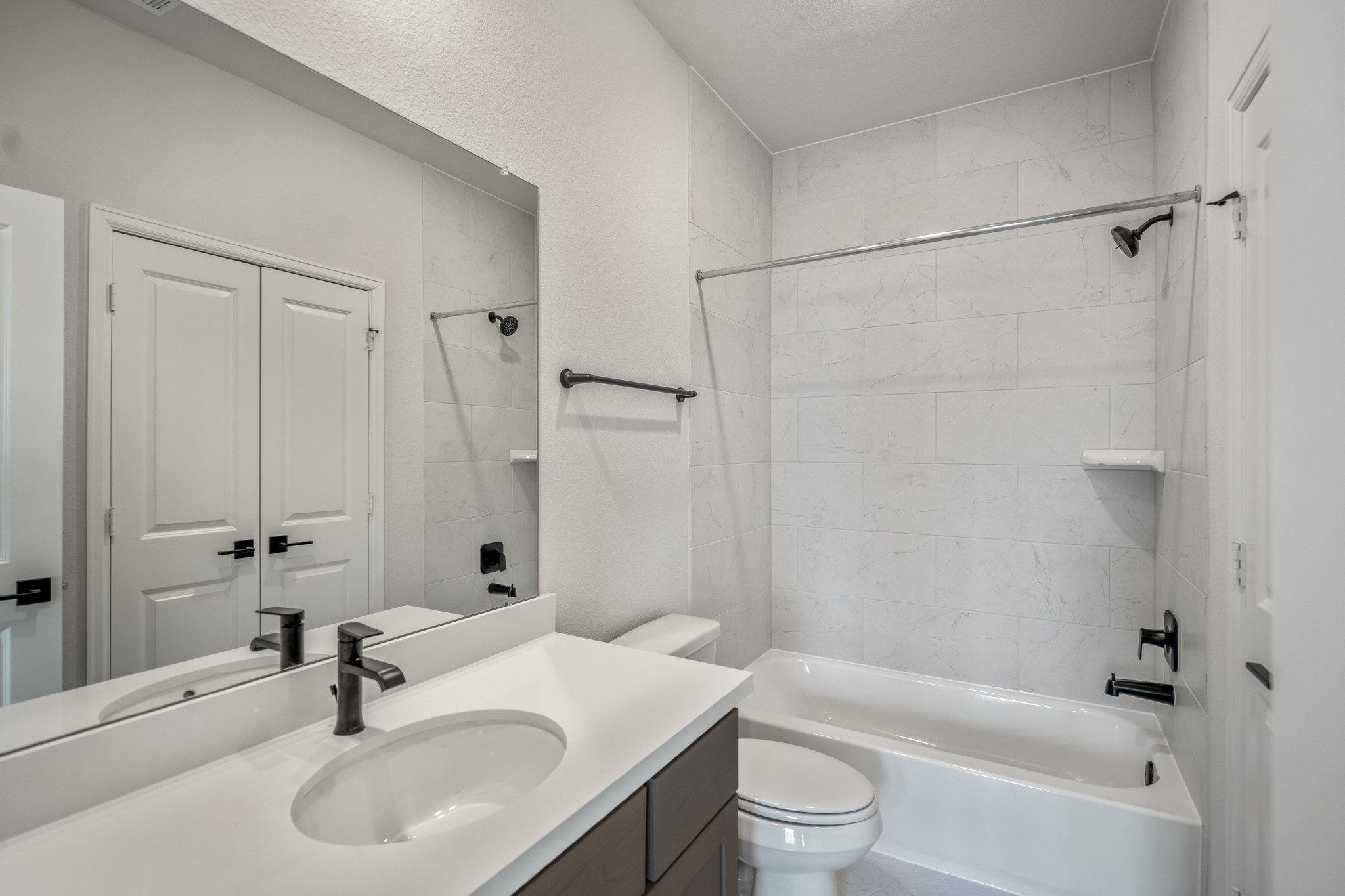 9618 Leafgate Court Property Photo 33