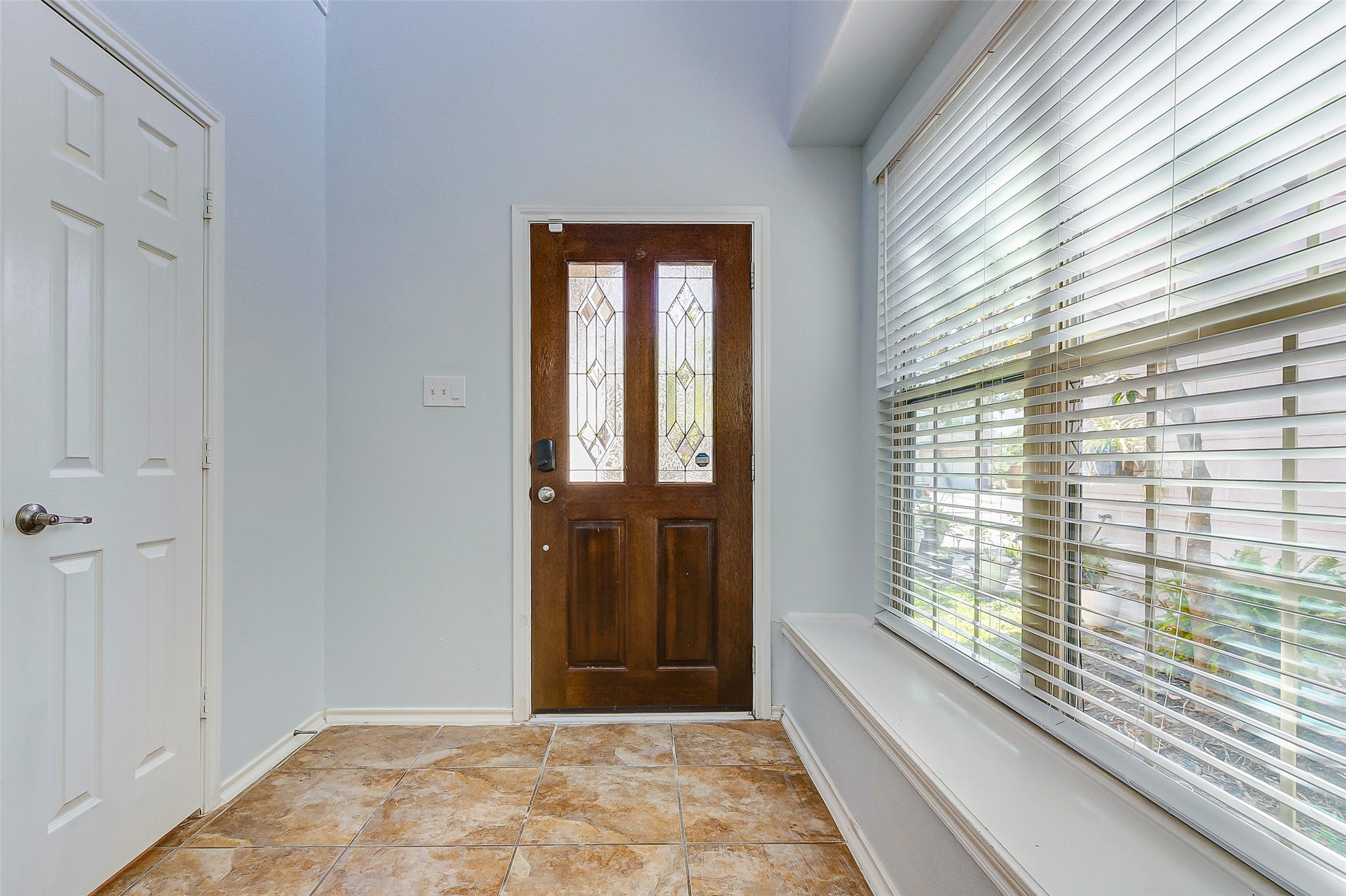 6451 Calgary Woods Lane Property Photo 8