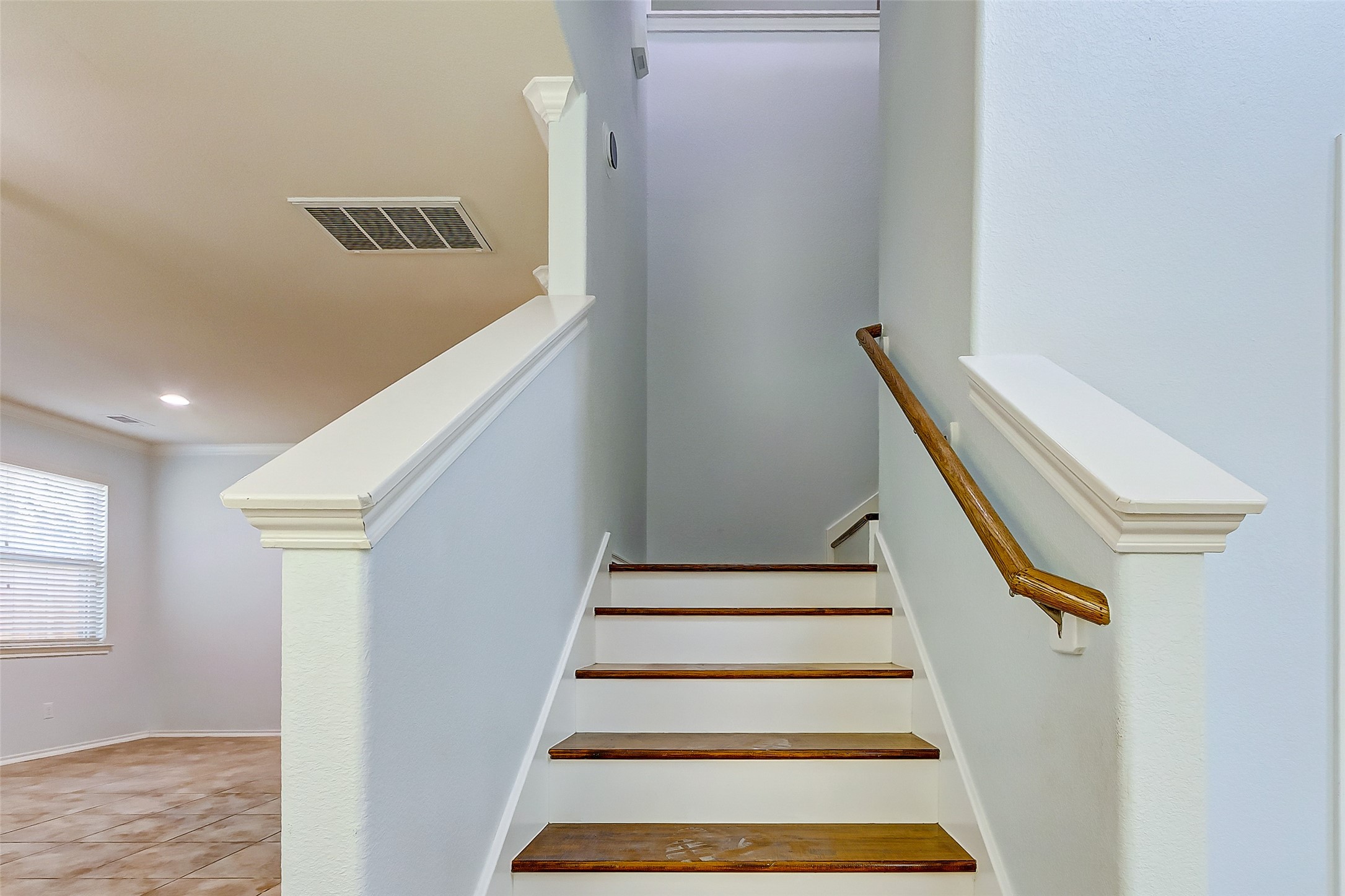 6451 Calgary Woods Lane Property Photo 11
