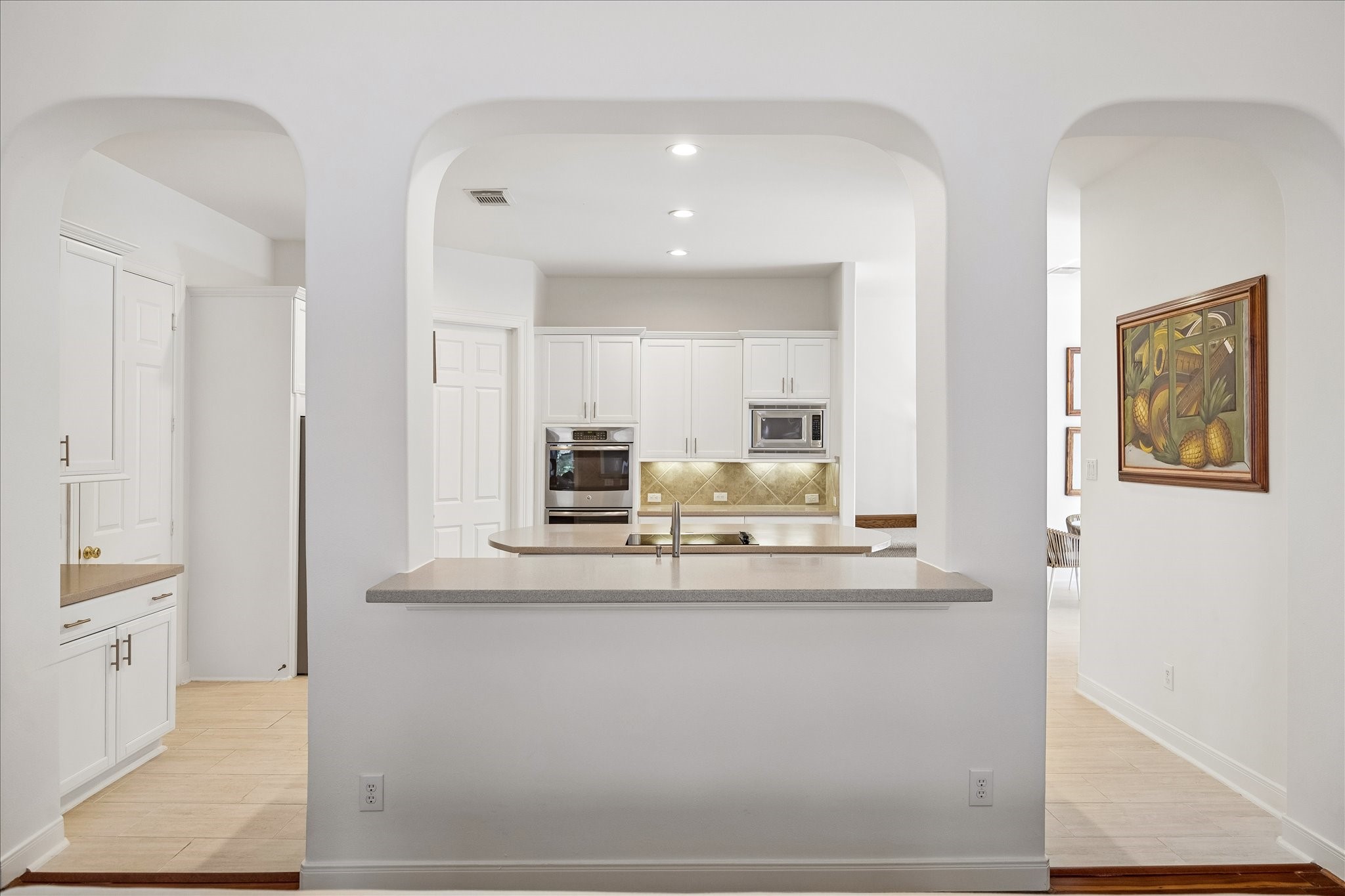 2727 Tudor Manor Property Photo 5