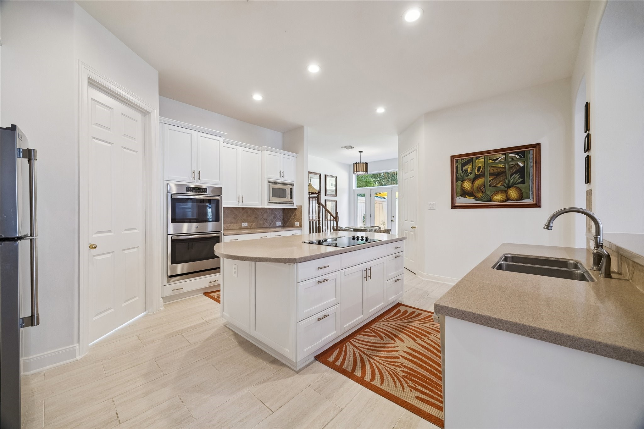 2727 Tudor Manor Property Photo 6