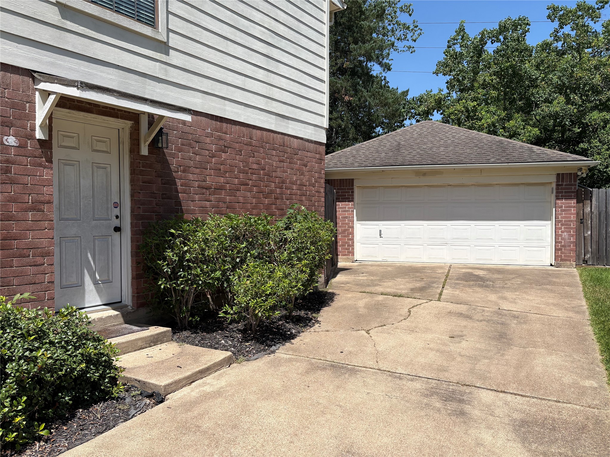 2319 Mill Creek Drive Property Photo 2