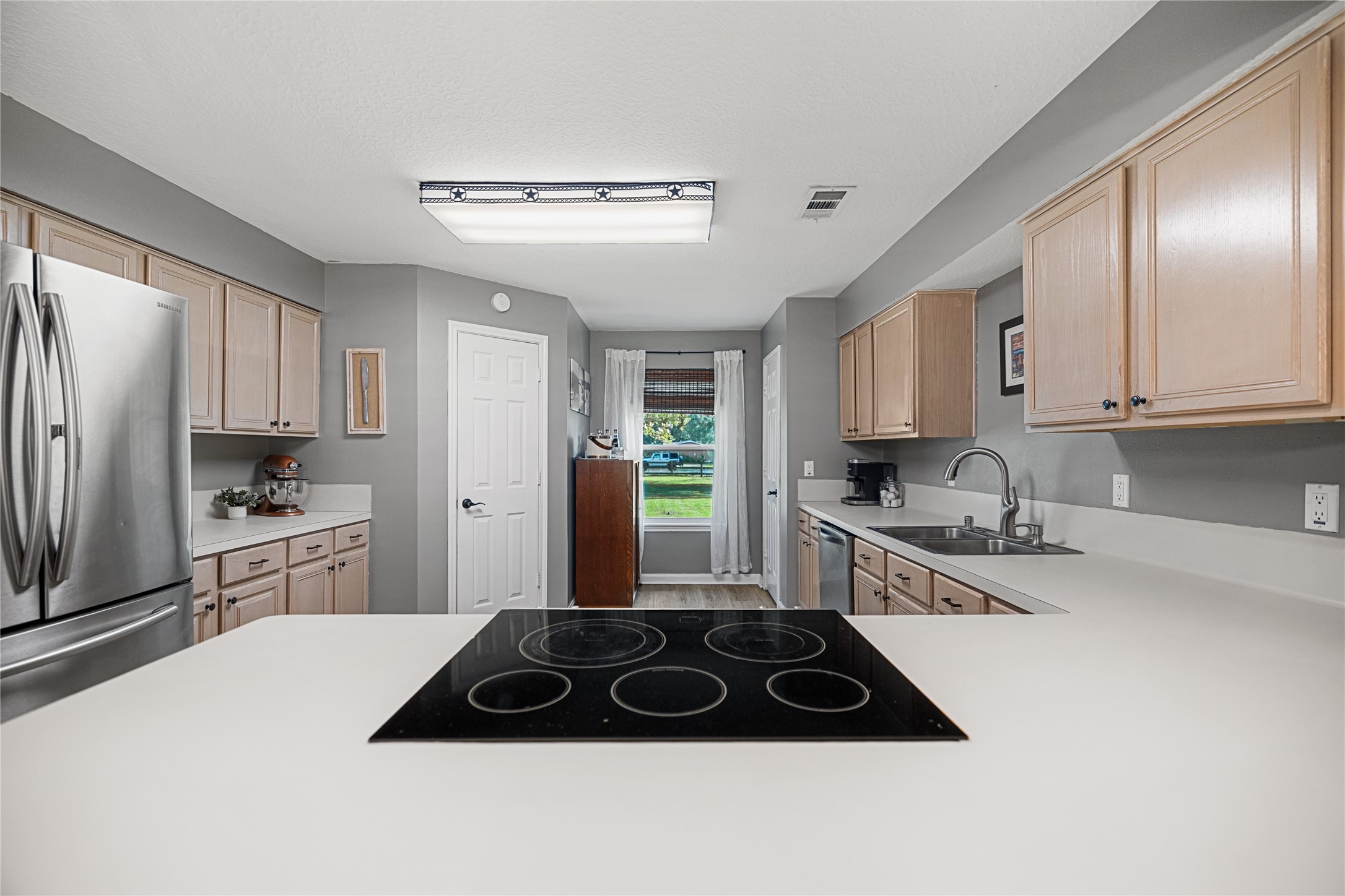 26925 E River Road Property Photo 8