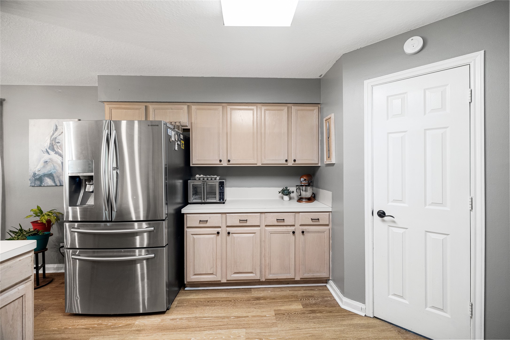 26925 E River Road Property Photo 12