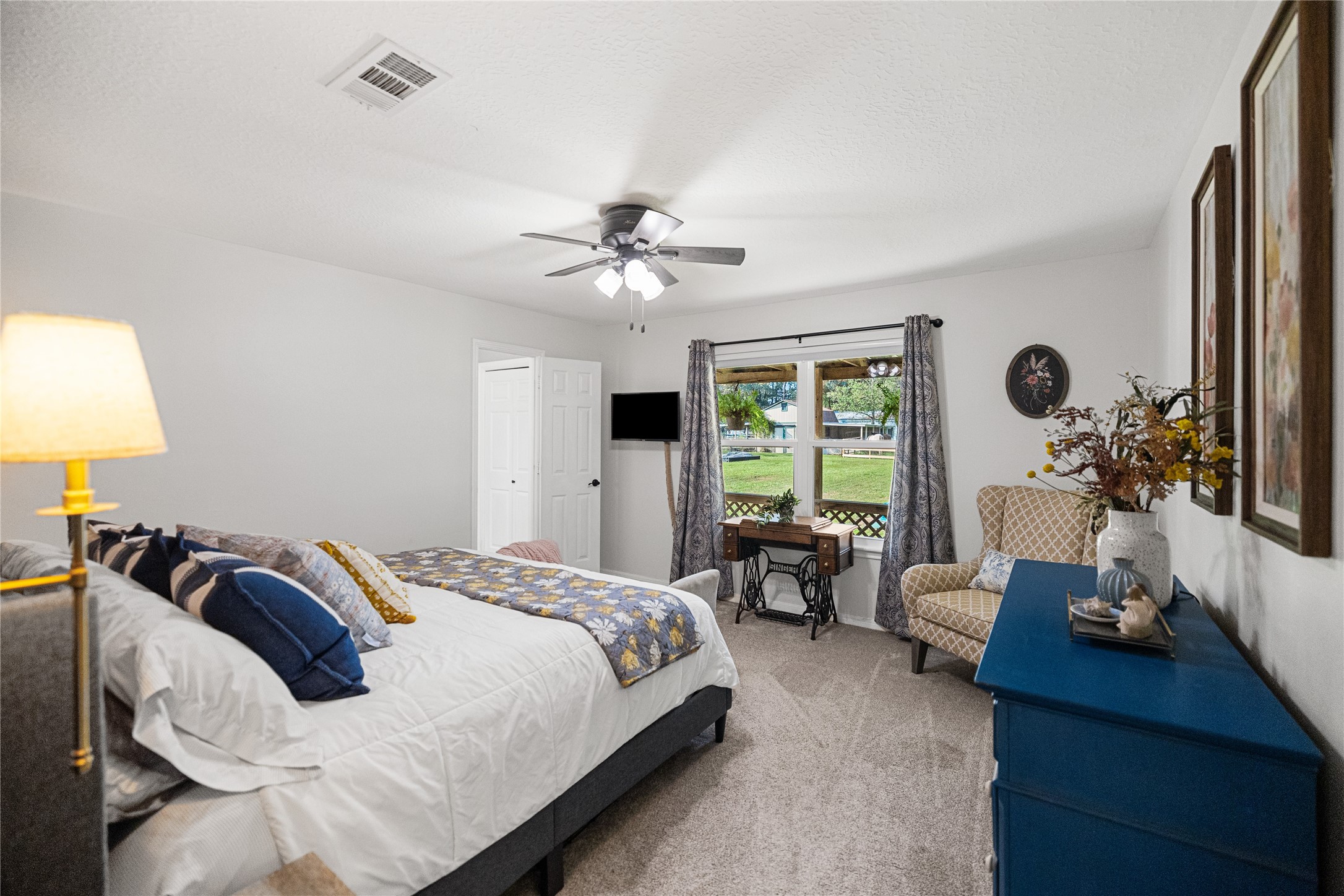 26925 E River Road Property Photo 13