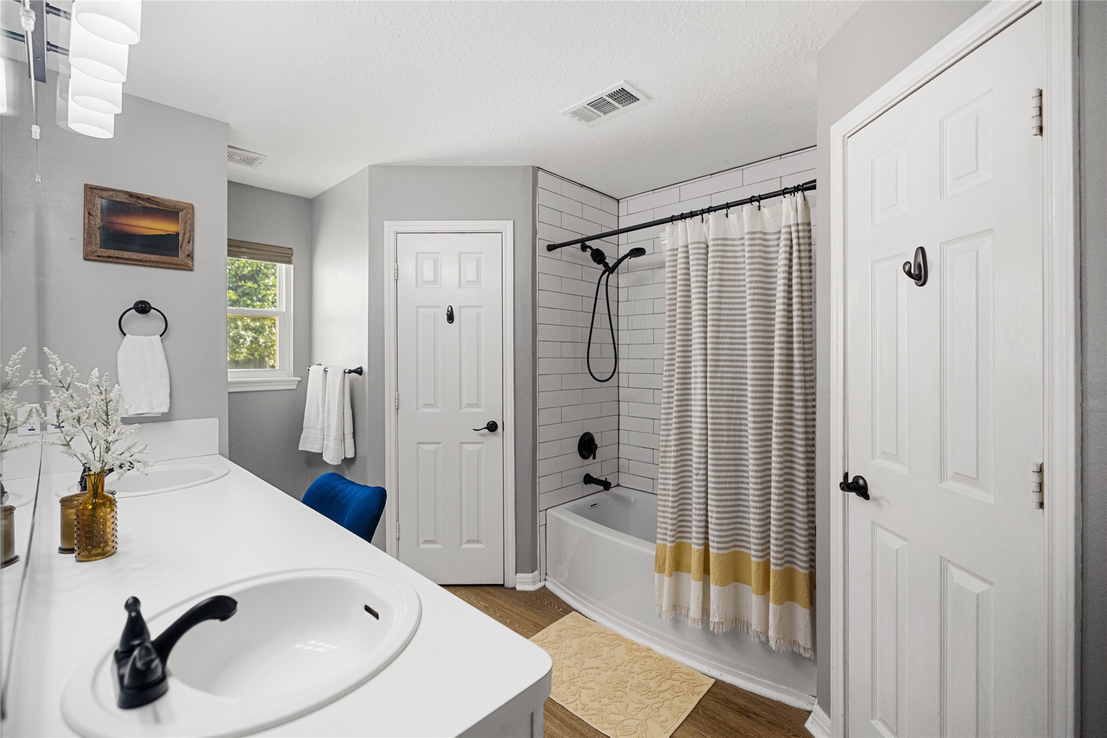 26925 E River Road Property Photo 15