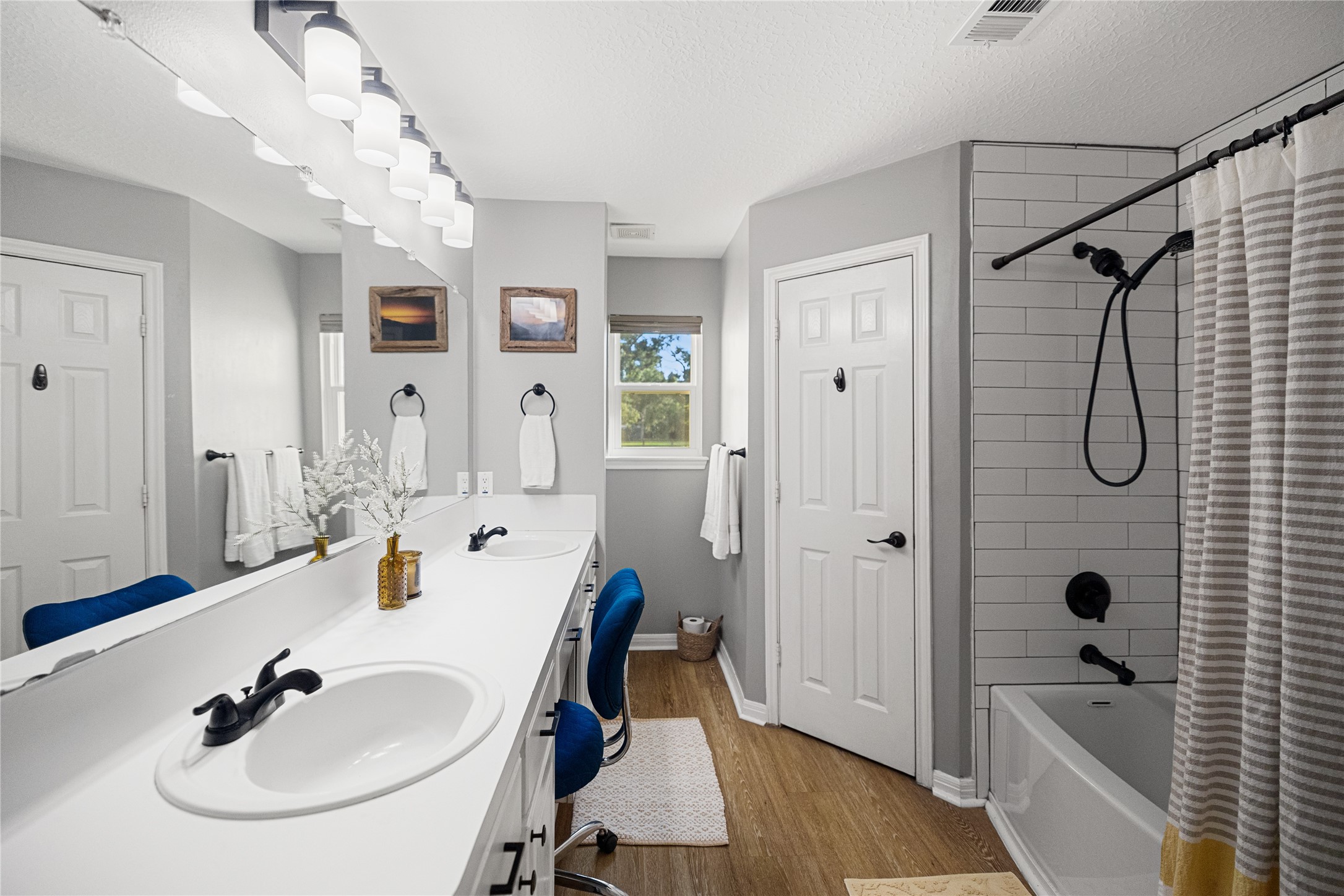 26925 E River Road Property Photo 16