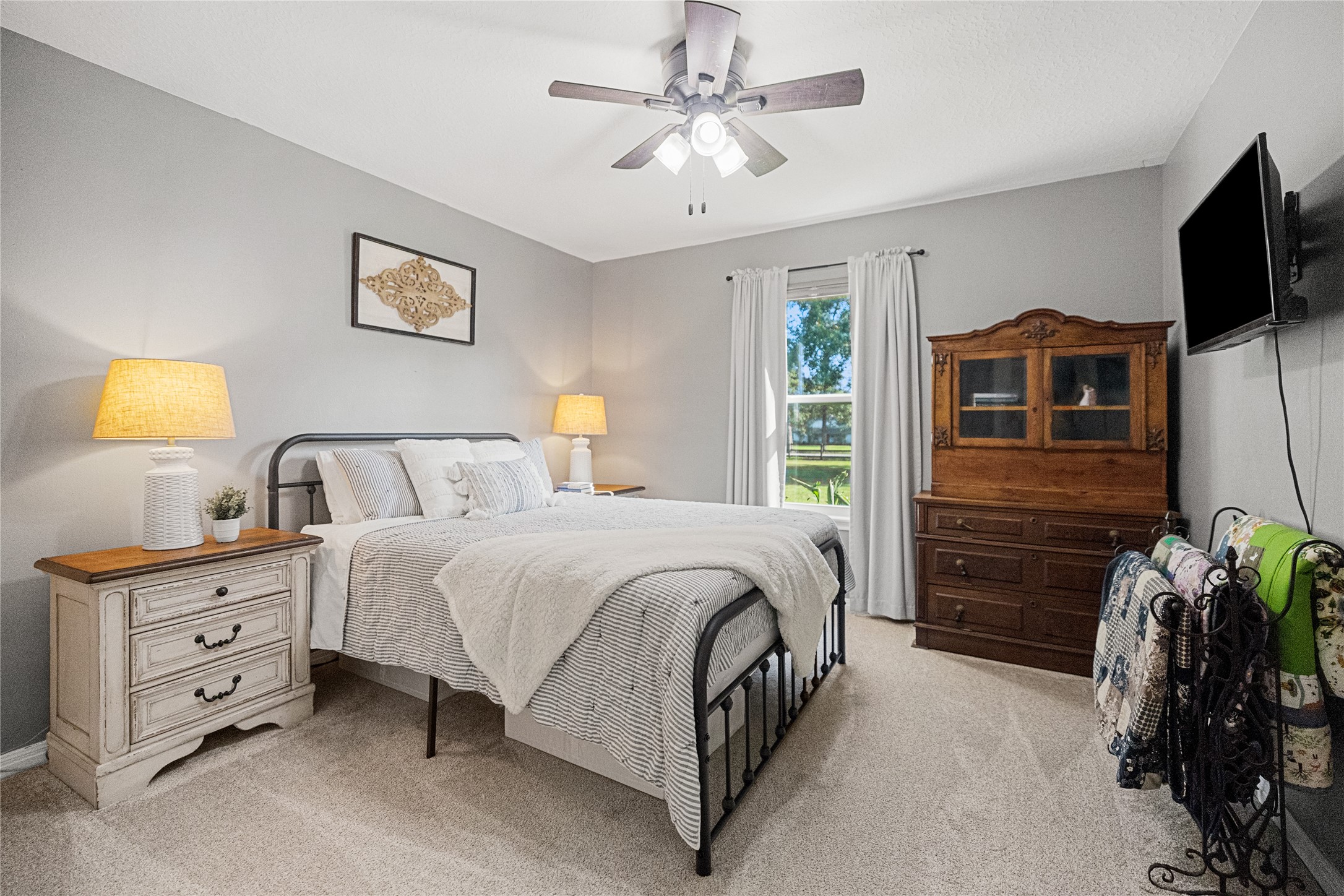 26925 E River Road Property Photo 17