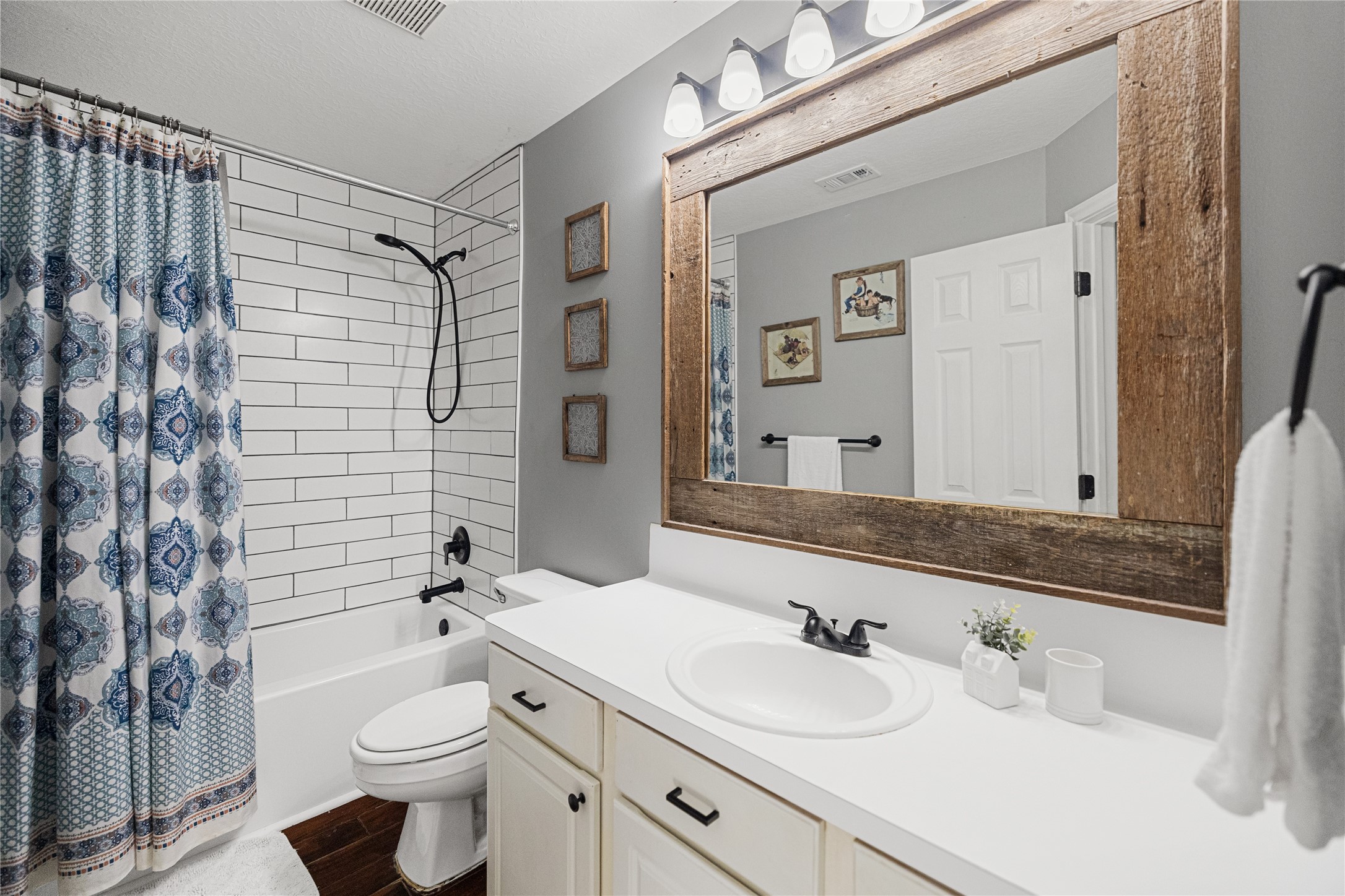 26925 E River Road Property Photo 18