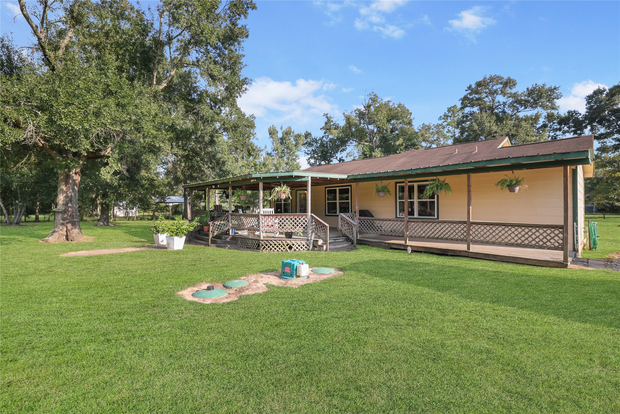 26925 E River Road Property Photo 22