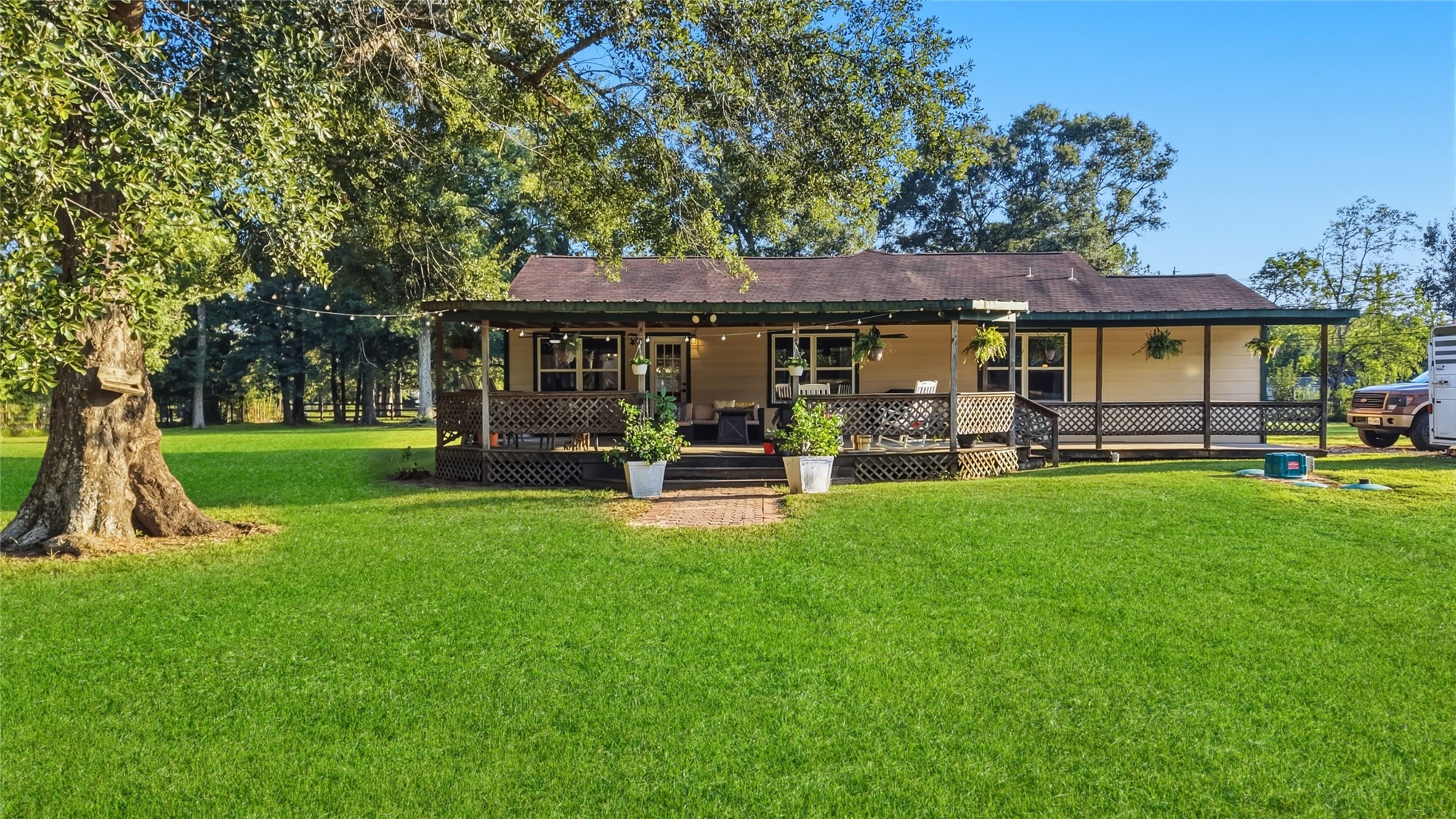 26925 E River Road Property Photo 23