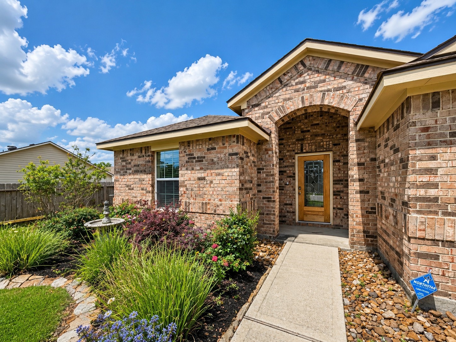 2911 Lincolns Meadow Drive Property Photo 3