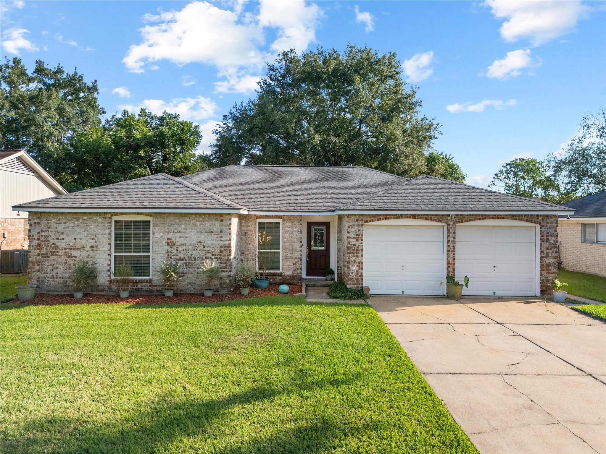 2303 Mimosa Court Property Photo 1