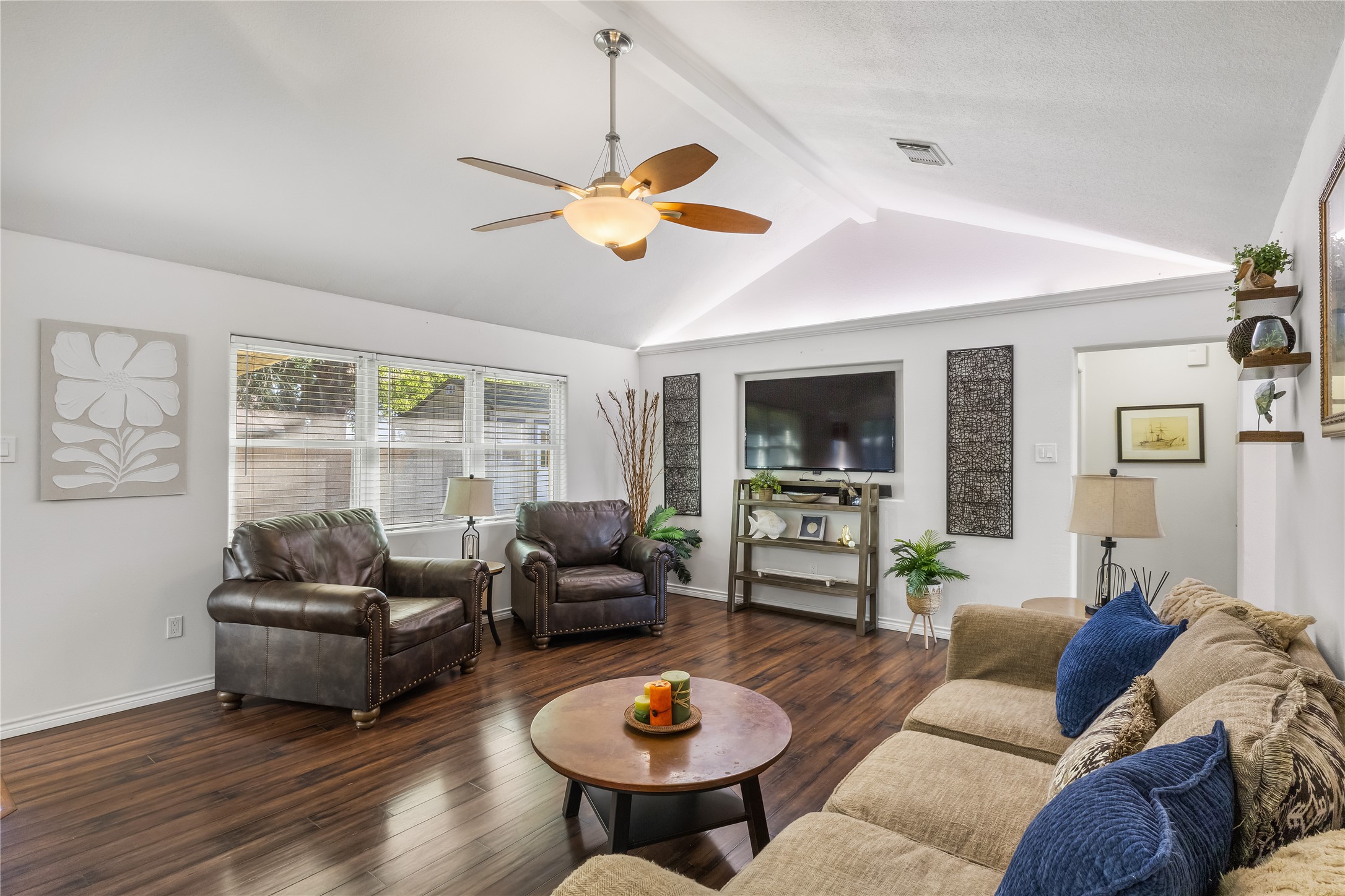 2303 Mimosa Court Property Photo 6