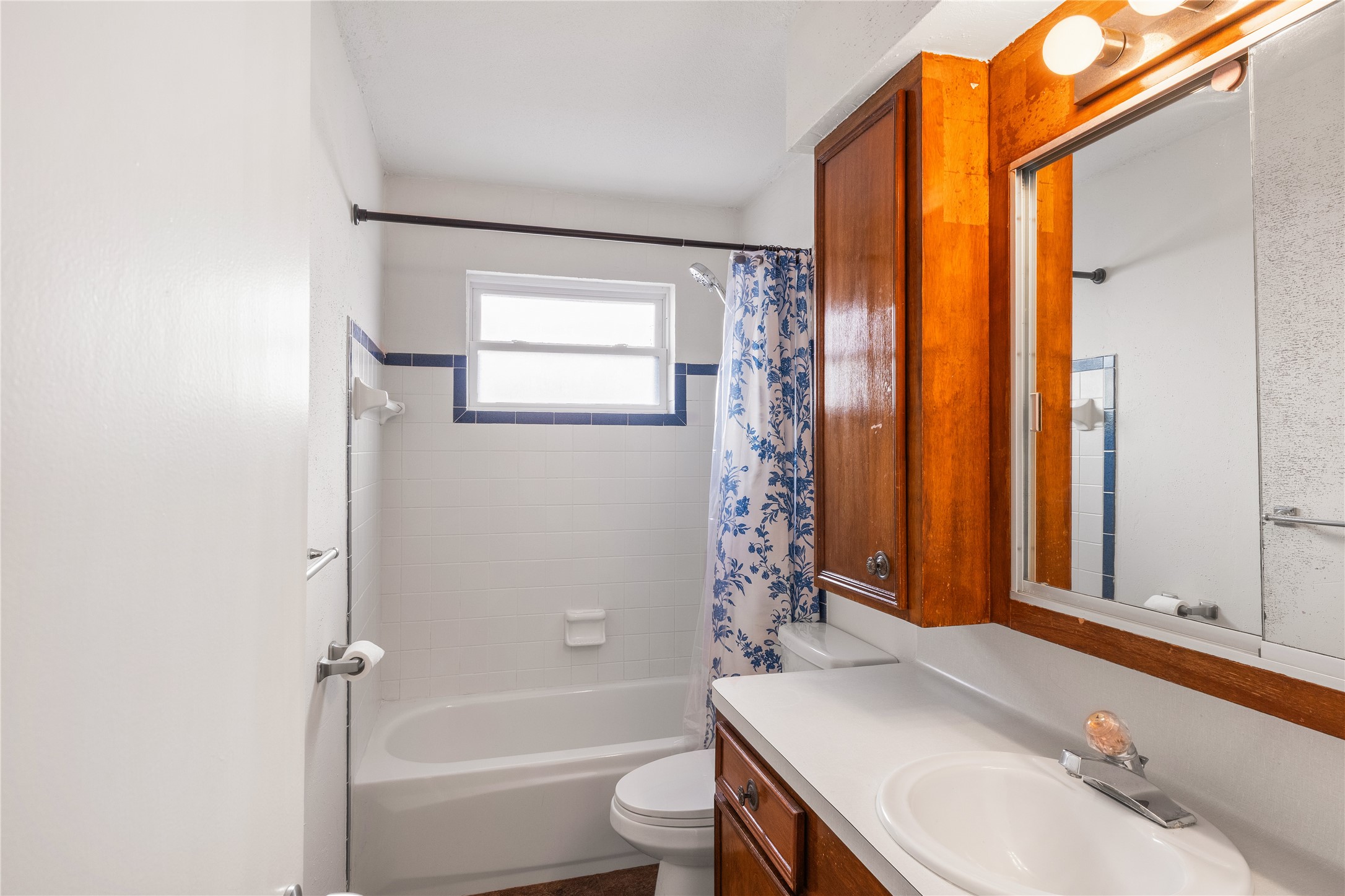 2303 Mimosa Court Property Photo 8