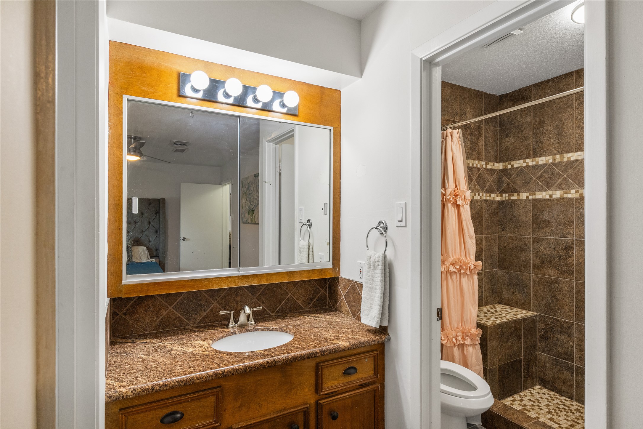 2303 Mimosa Court Property Photo 11