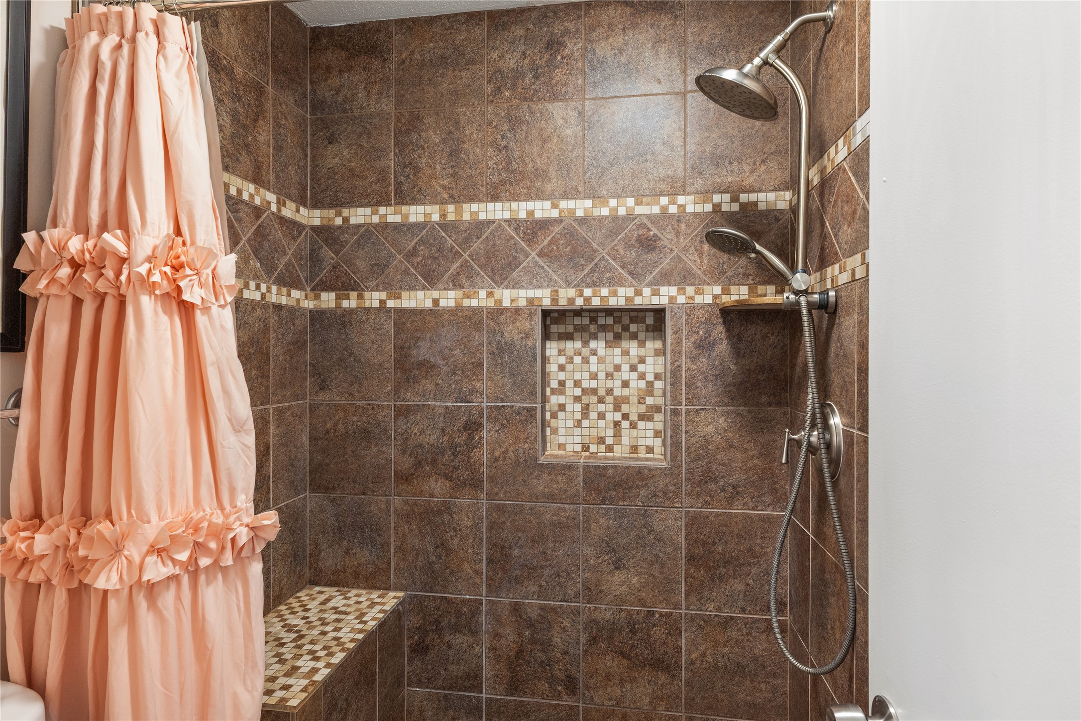 2303 Mimosa Court Property Photo 12