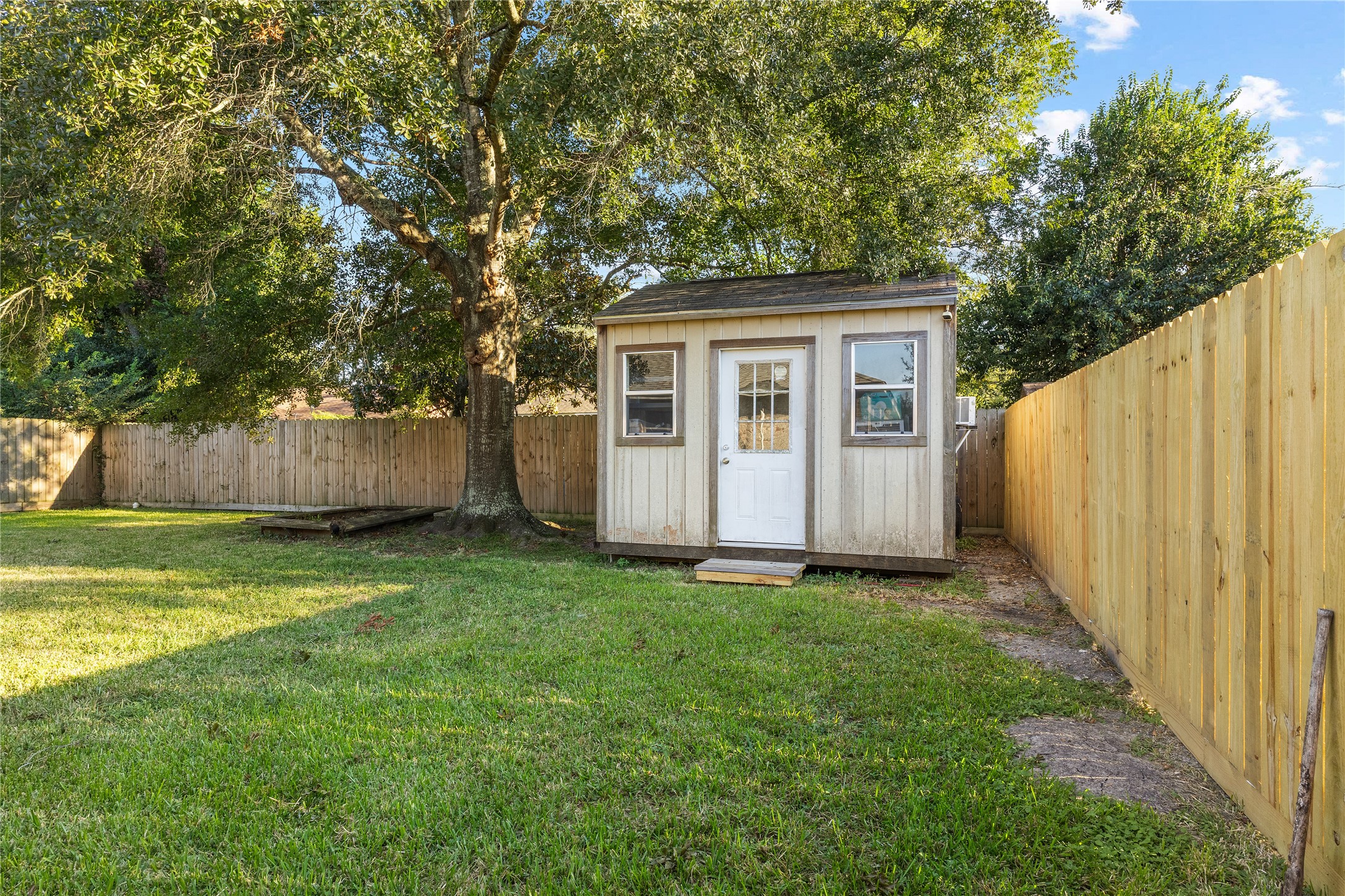 2303 Mimosa Court Property Photo 15