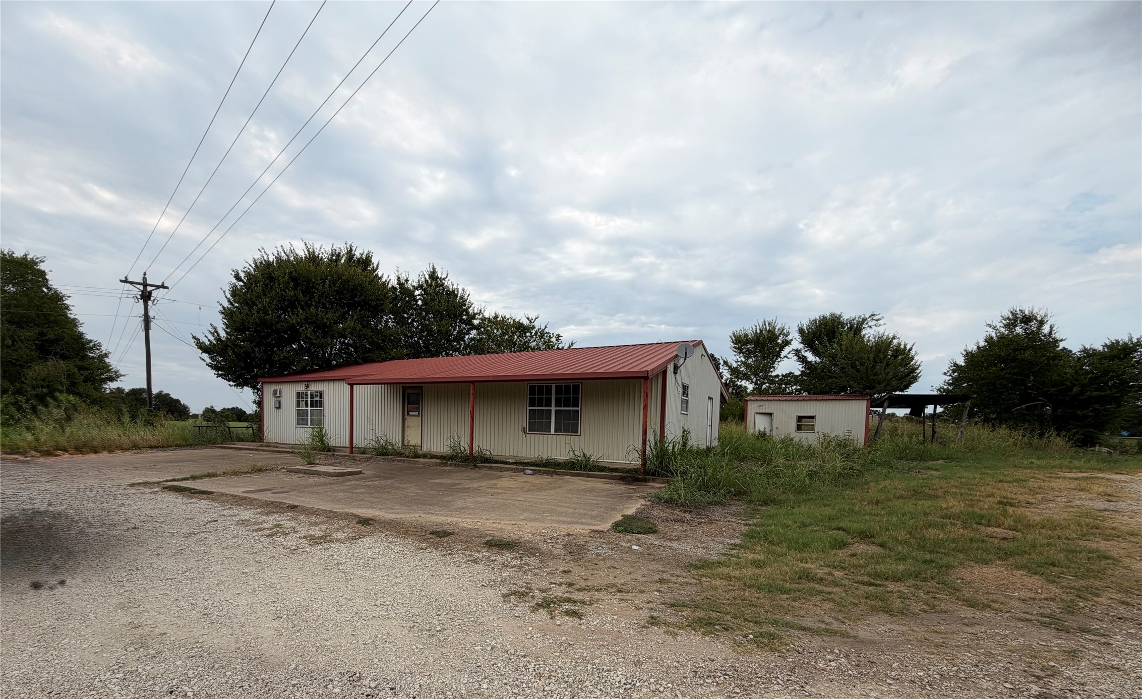 1421 Fm 39 S Property Photo 1