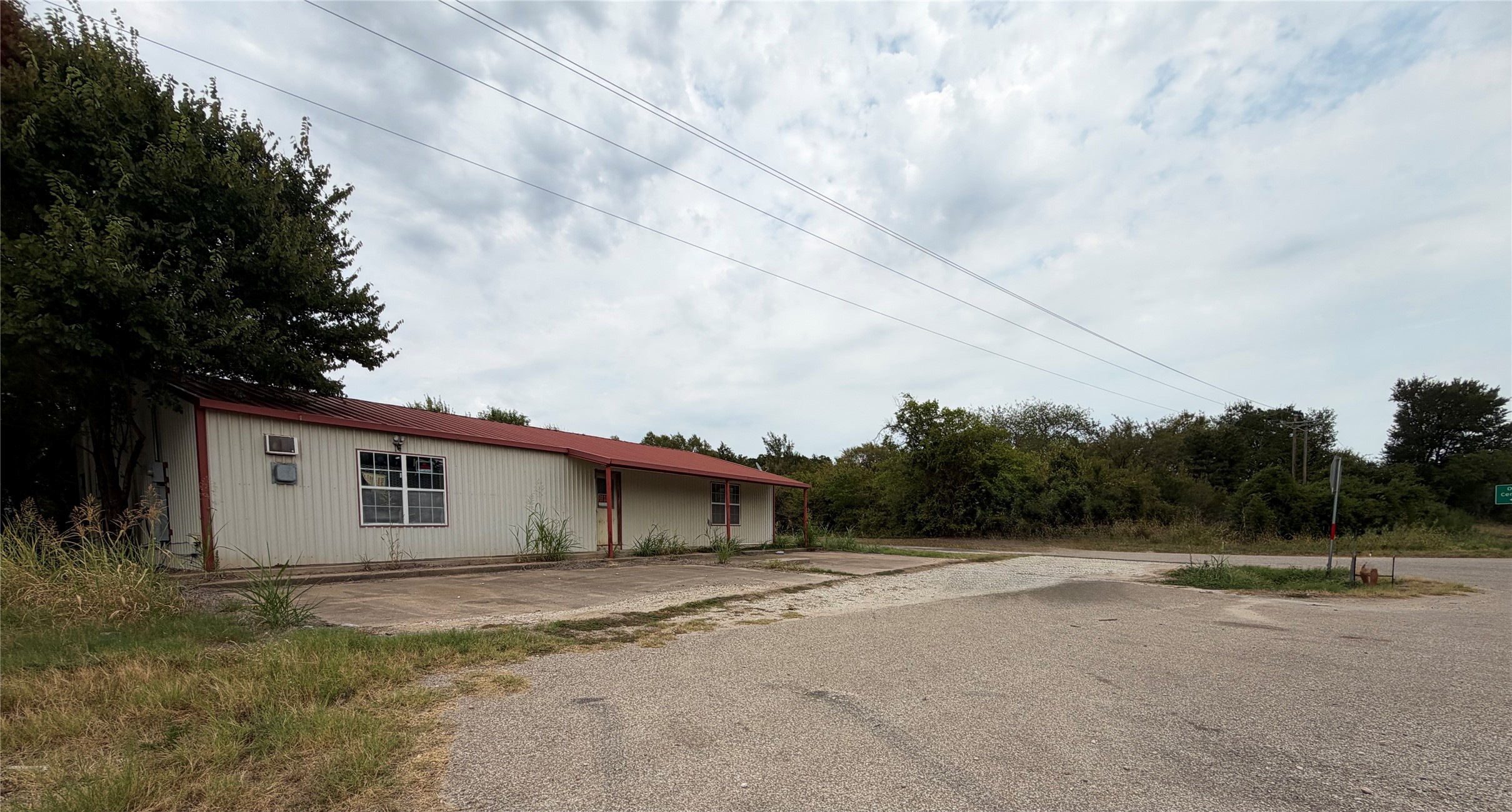 1421 Fm 39 S Property Photo 9