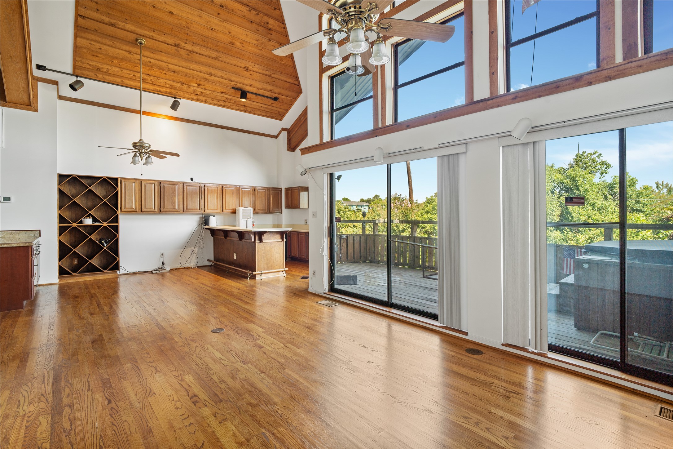 418 Bay Colony Drive Property Photo 7