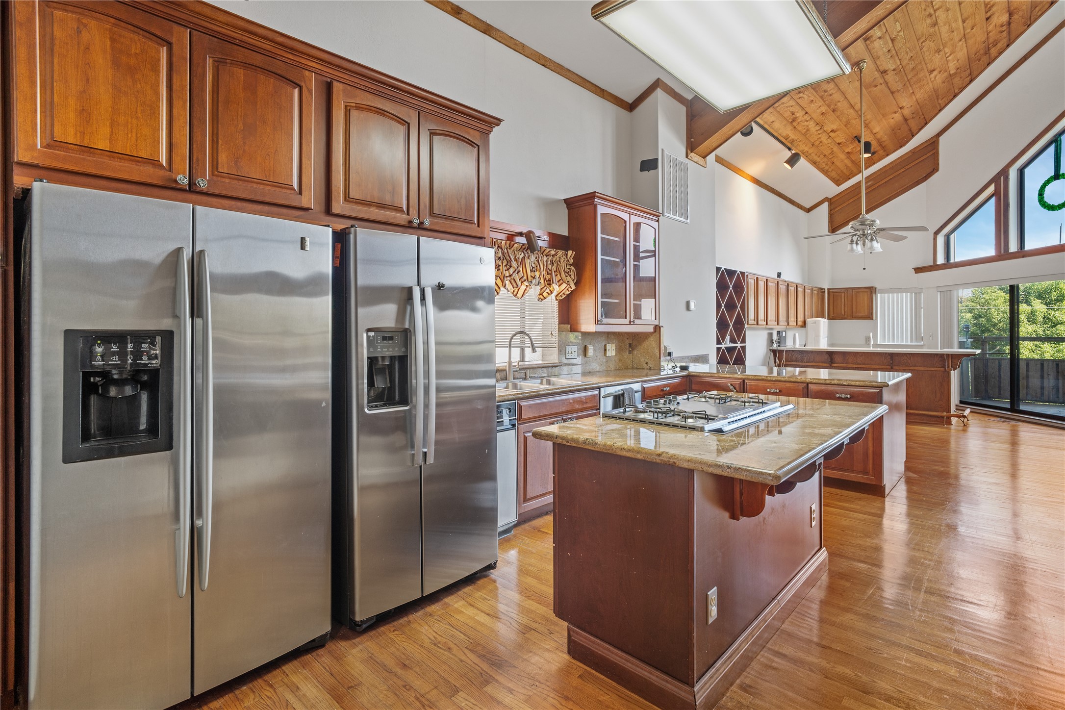 418 Bay Colony Drive Property Photo 8