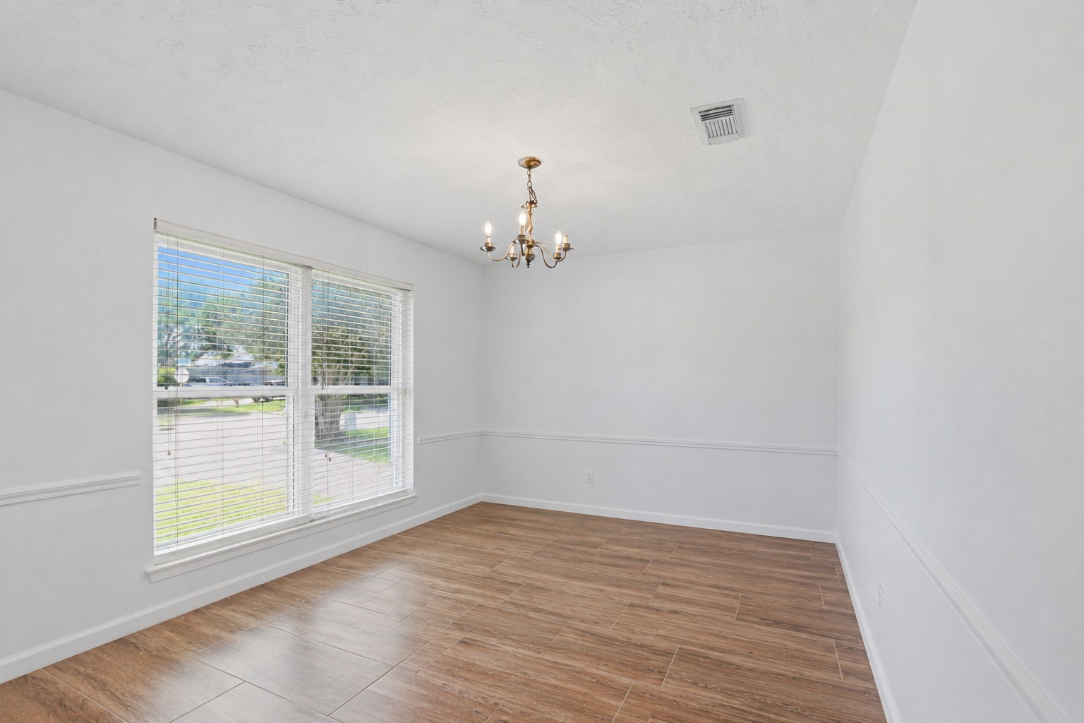 10419 Odessa Drive Property Photo 3