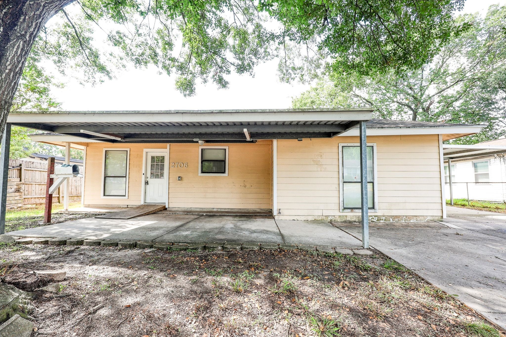 2706 Raymond Street Property Photo 1