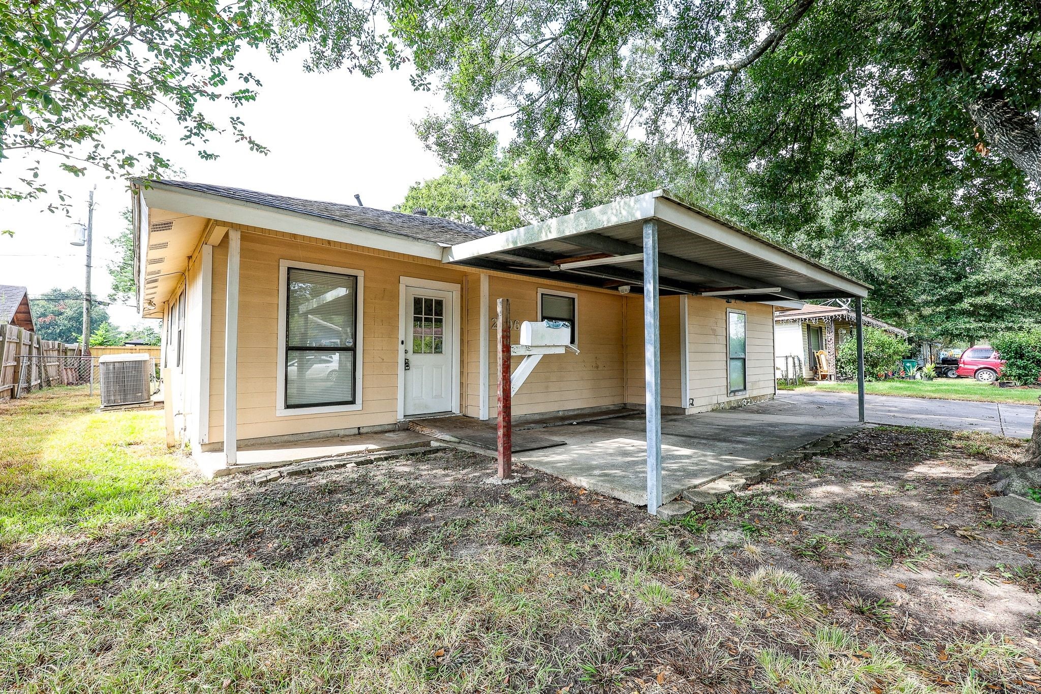 2706 Raymond Street Property Photo 2