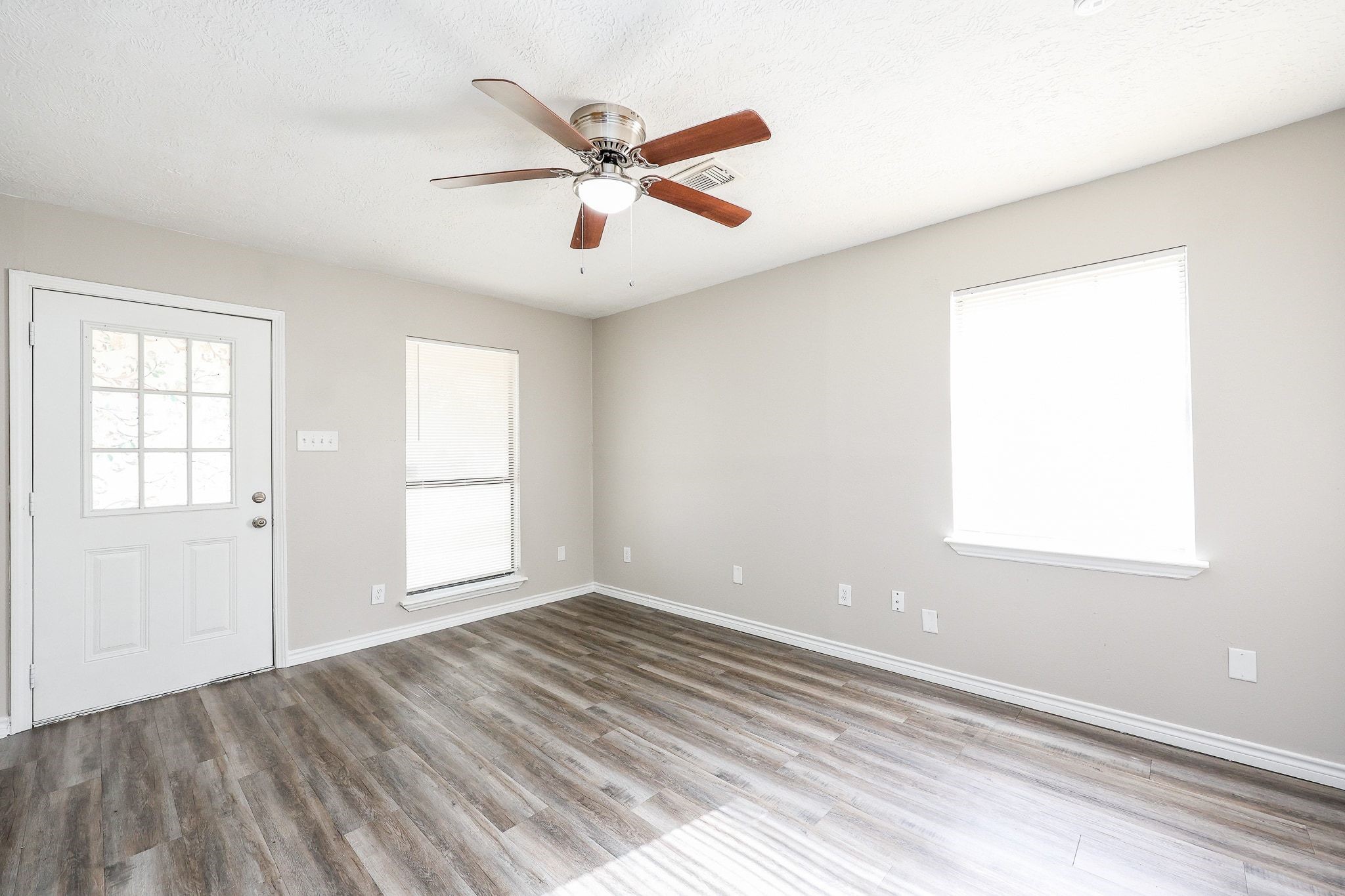 2706 Raymond Street Property Photo 4