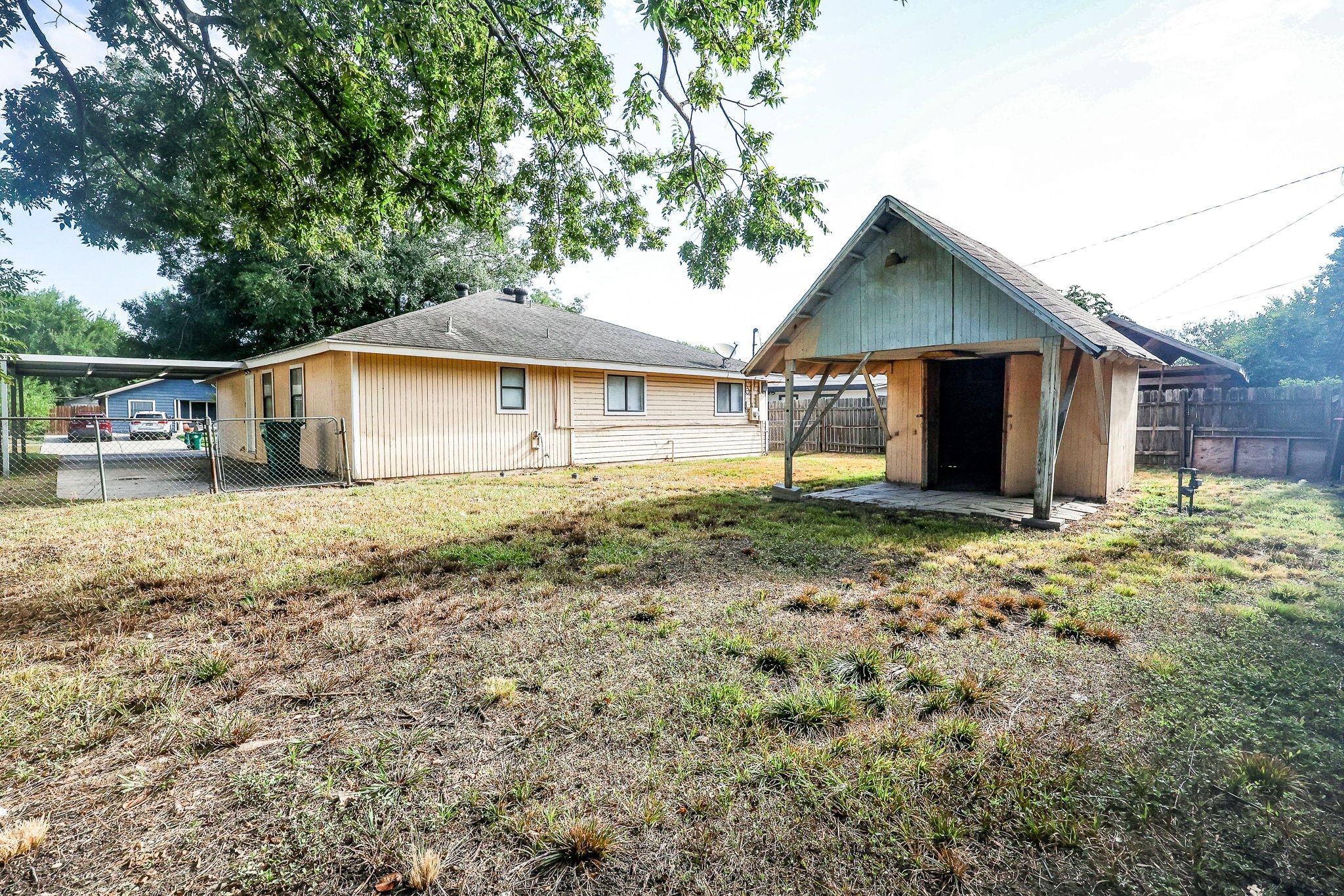 2706 Raymond Street Property Photo 19