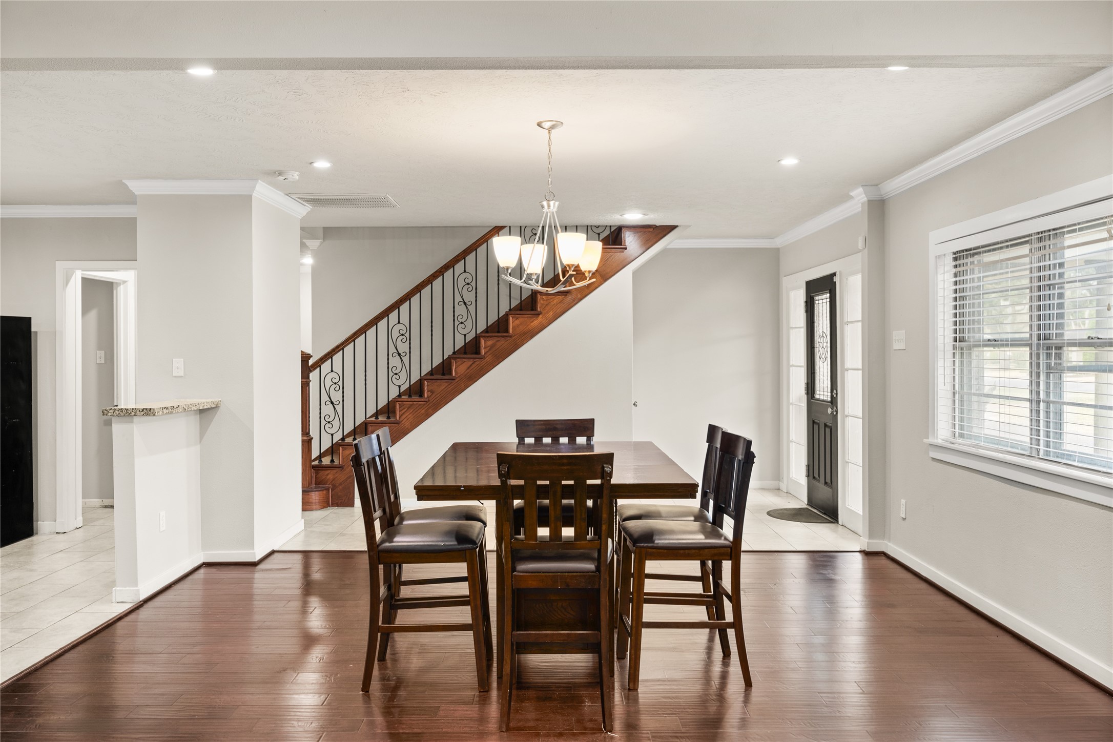 605 Foster Drive Property Photo 3