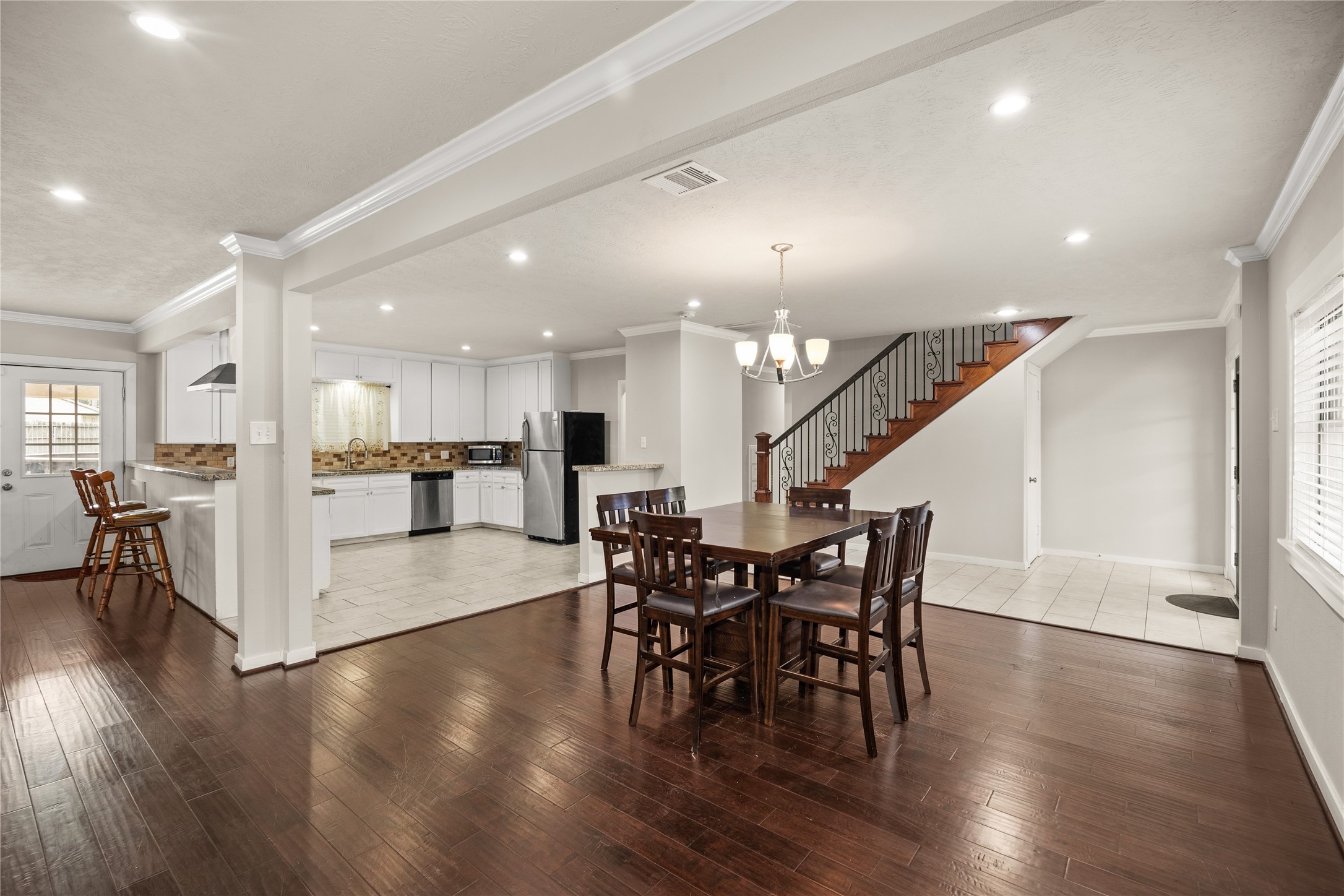 605 Foster Drive Property Photo 4