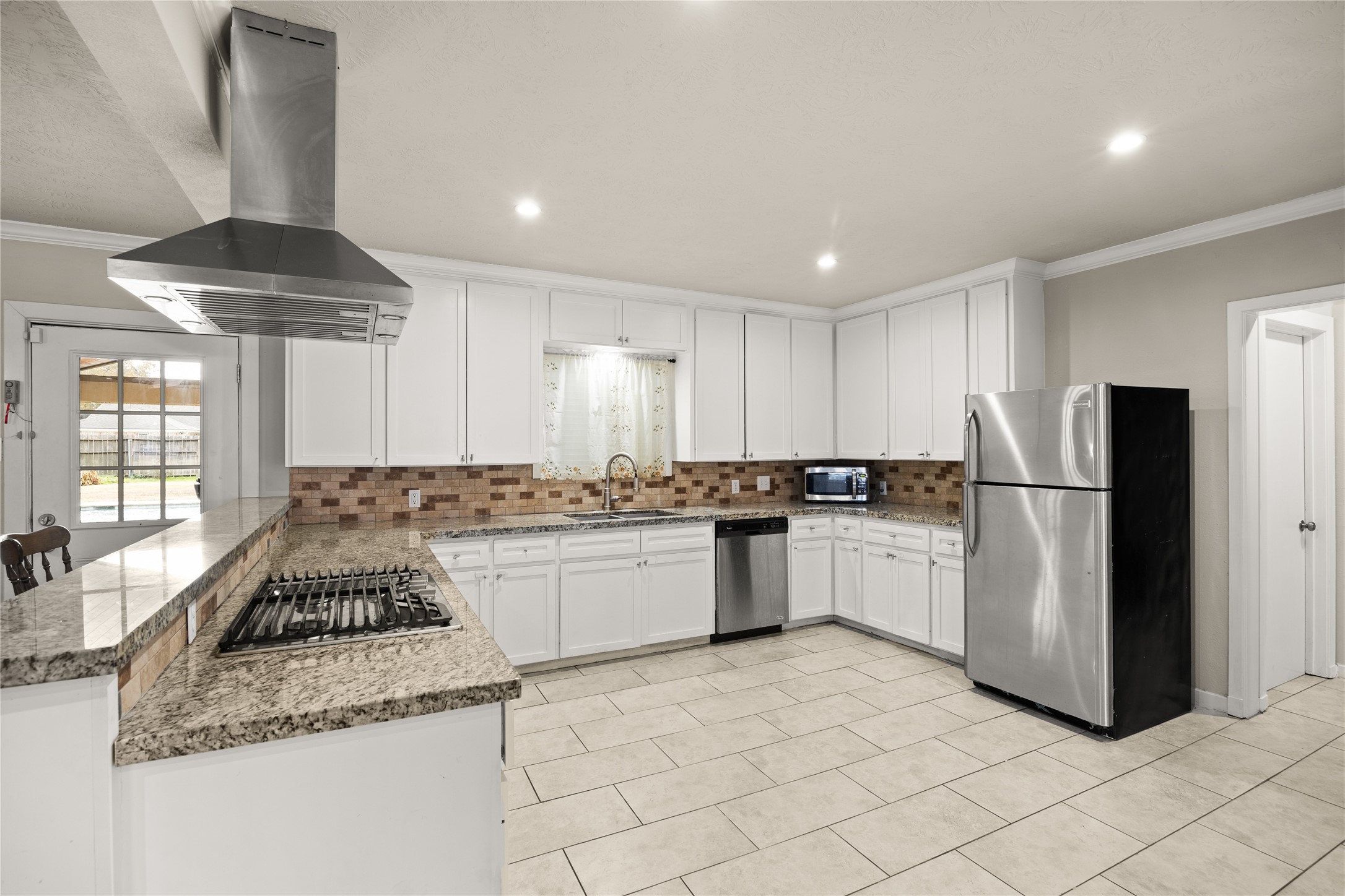 605 Foster Drive Property Photo 8