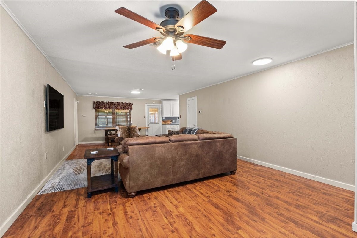 1209 E Brown Lane Property Photo 6