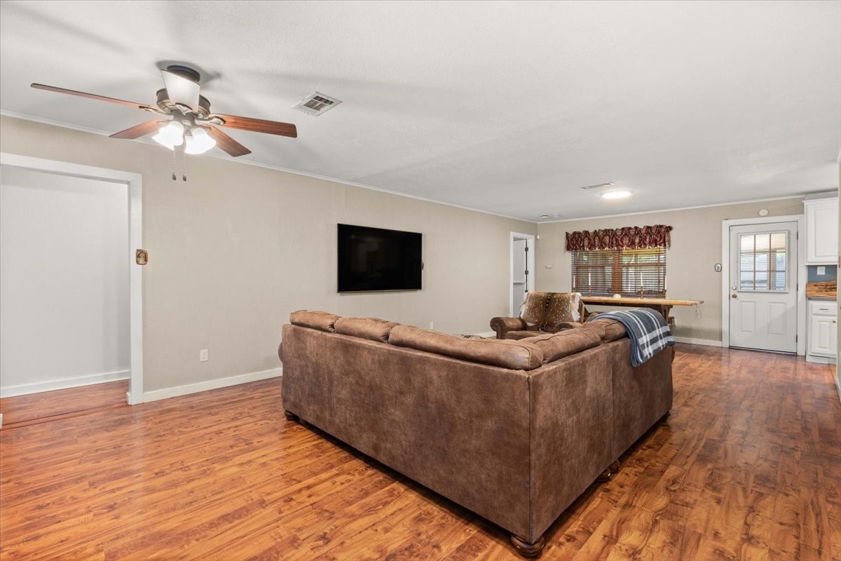 1209 E Brown Lane Property Photo 7