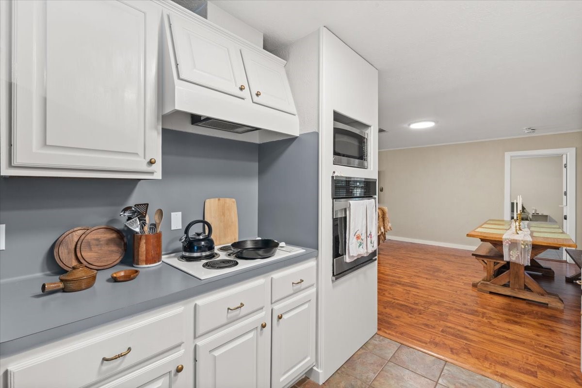 1209 E Brown Lane Property Photo 10