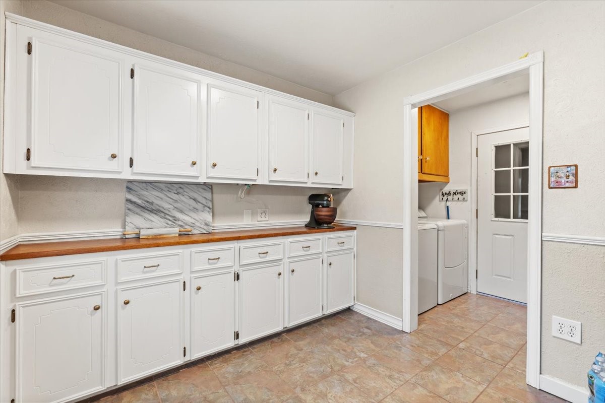 1209 E Brown Lane Property Photo 11