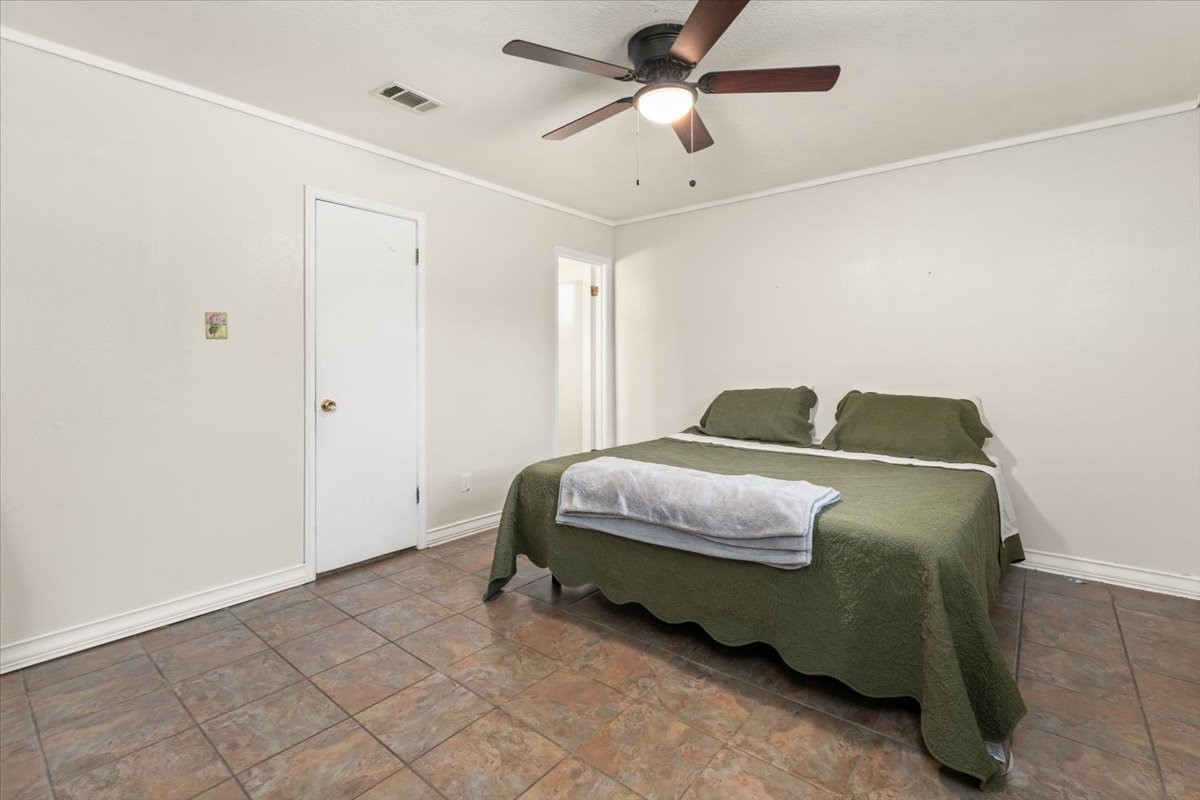 1209 E Brown Lane Property Photo 12