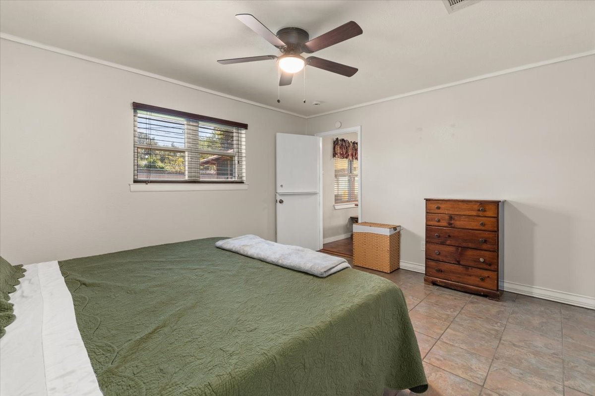 1209 E Brown Lane Property Photo 13