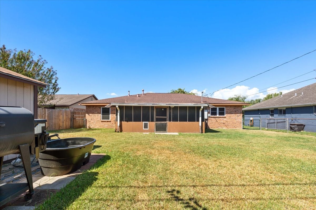 1209 E Brown Lane Property Photo 22