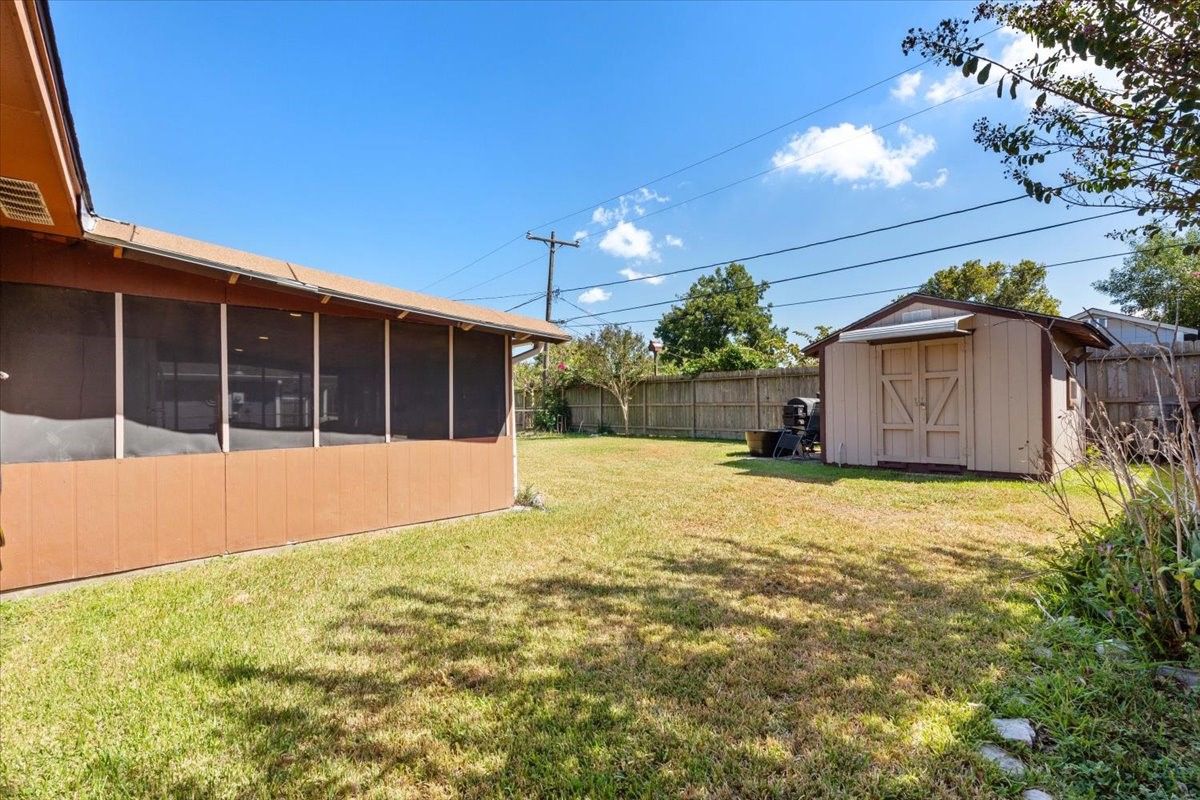 1209 E Brown Lane Property Photo 23
