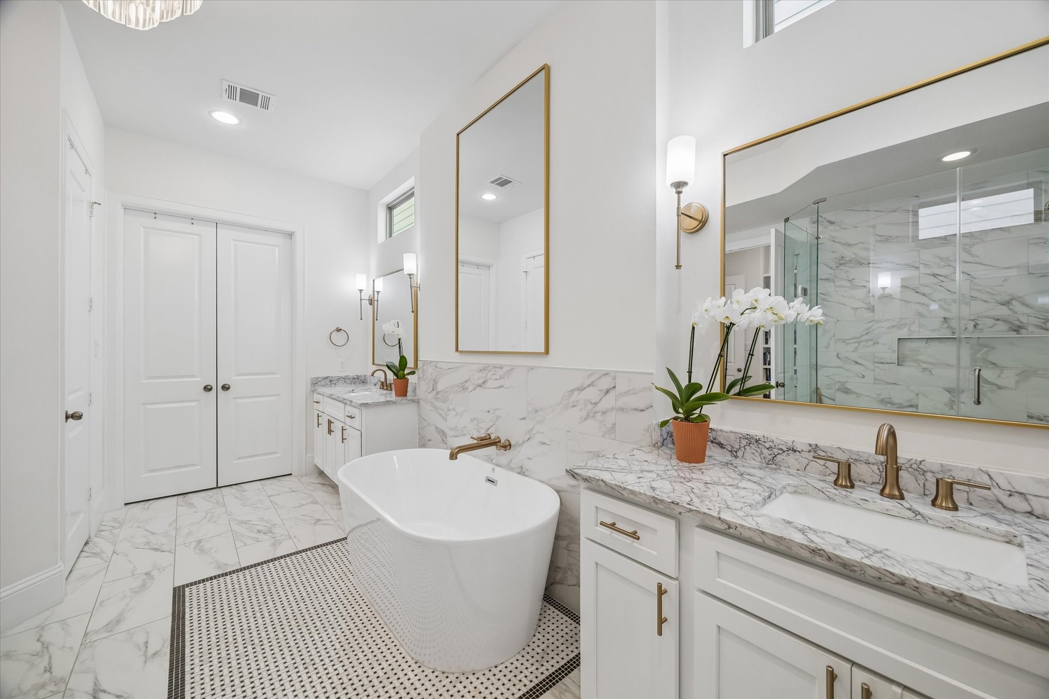 534 W 26th Street Property Photo 17