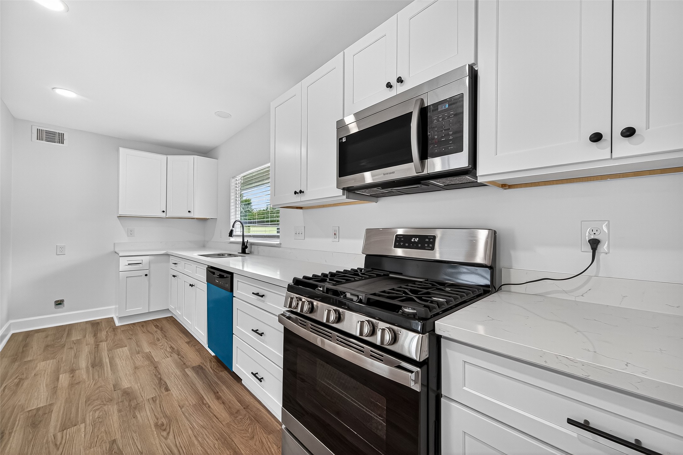 1609 N Pacific Street Property Photo 10