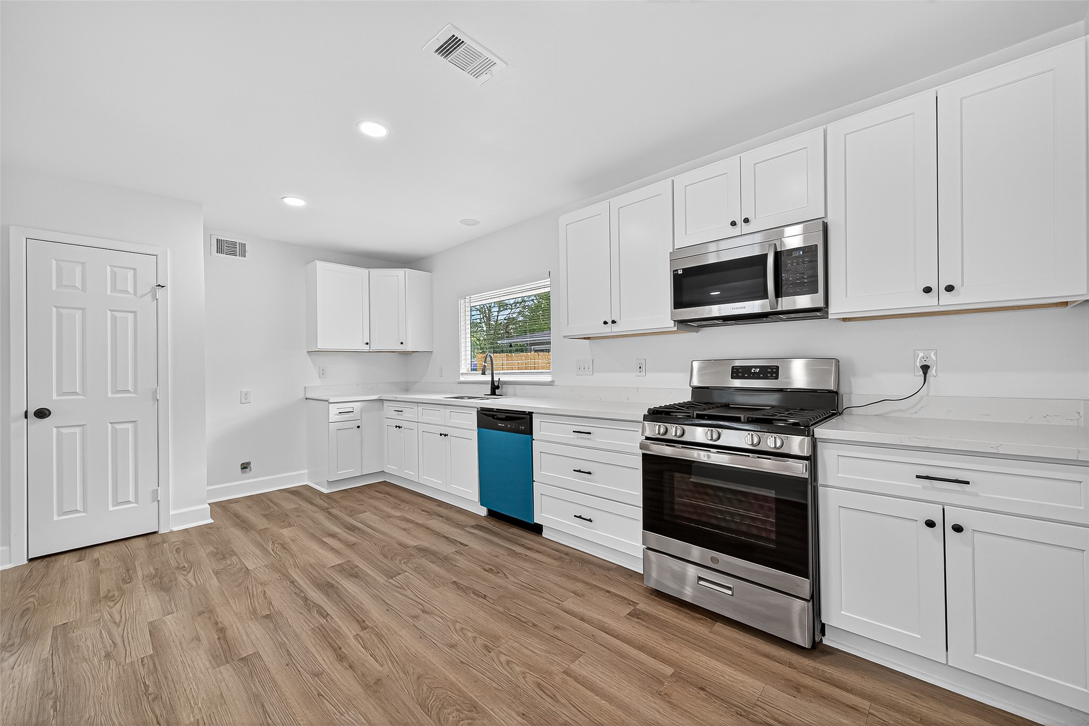 1609 N Pacific Street Property Photo 11